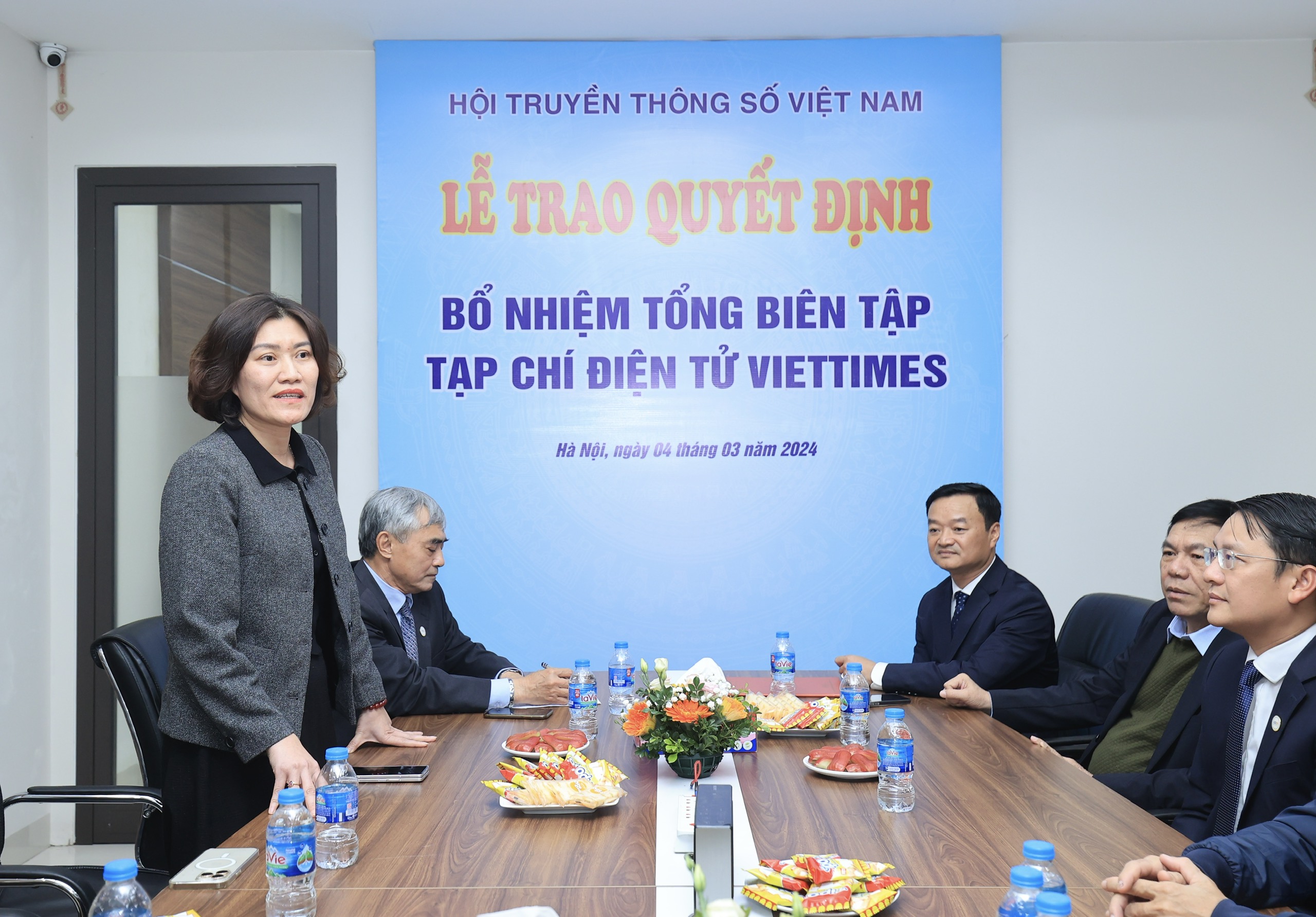&Ocirc;ng Nguyễn B&aacute; Ki&ecirc;n l&agrave;m Tổng bi&ecirc;n tập Tạp ch&iacute; điện tử Viettimes- Ảnh 6.