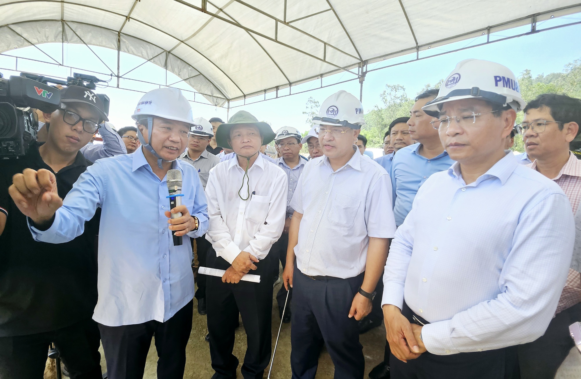 Bộ trưởng GTVT: R&uacute;t ngắn tiến độ, ho&agrave;n th&agrave;nh đồng bộ cao tốc qua B&igrave;nh Định, Ph&uacute; Y&ecirc;n- Ảnh 6.