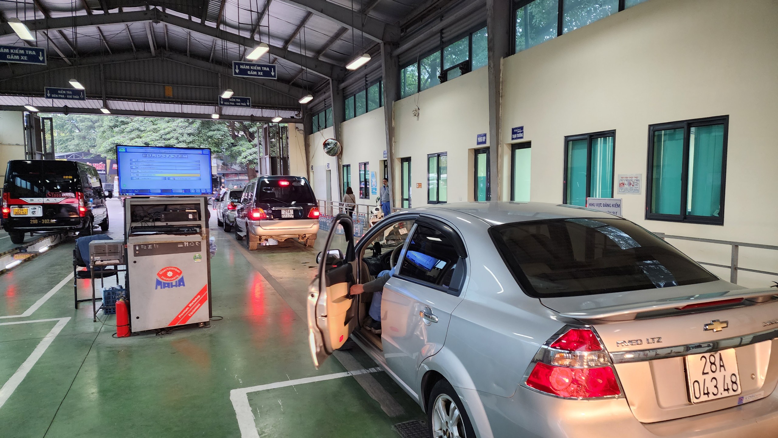 Ô tô bị phạt nguội biển số cũ, đổi biển mới có được đăng kiểm?- Ảnh 1. Ô tô bị phạt nguội biển số cũ, đổi biển mới có được đăng kiểm?- Ảnh 1.