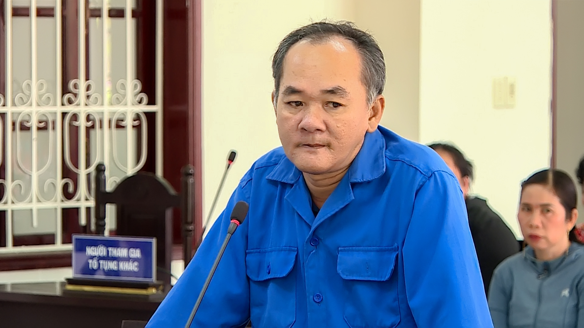 Người đ&agrave;n &ocirc;ng mất mạng v&igrave; kh&ocirc;ng cho h&agrave;ng x&oacute;m bắt ốc dưới k&ecirc;nh trước nh&agrave;- Ảnh 1.