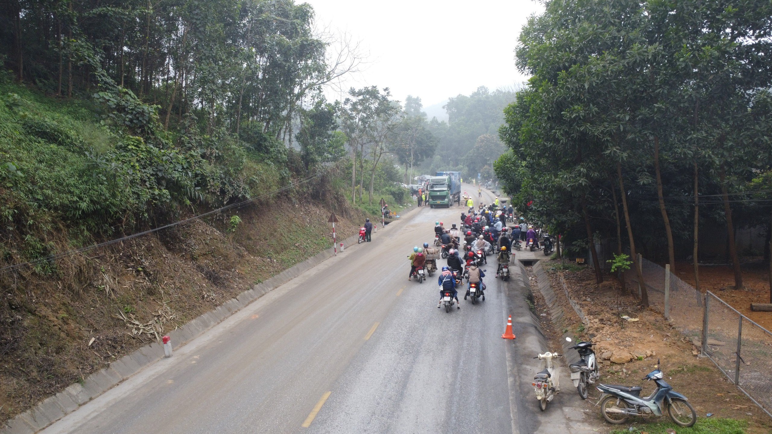 Hiện trường vụ tai nạn 5 người chết tr&ecirc;n QL2 qua Tuy&ecirc;n Quang- Ảnh 13.