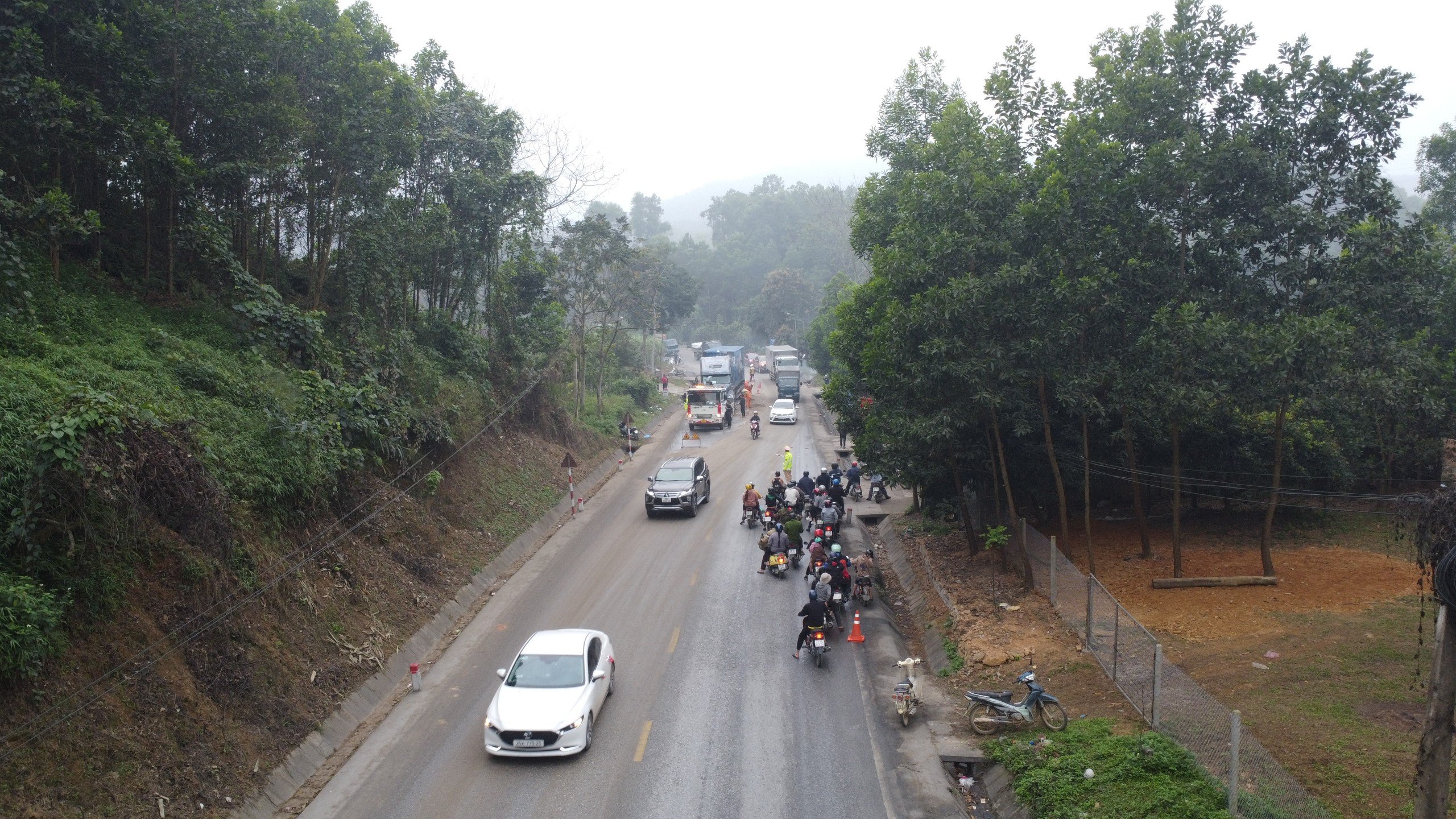 Hiện trường vụ tai nạn 5 người chết tr&ecirc;n QL2 qua Tuy&ecirc;n Quang- Ảnh 19.