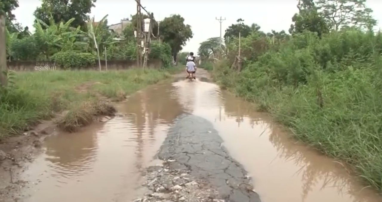 Nam Định: Đường hư hỏng nặng, dân lo lắng mỗi khi phải đi qua- Ảnh 6. Nam Định: Đường hư hỏng nặng, dân lo lắng mỗi khi phải đi qua- Ảnh 6.