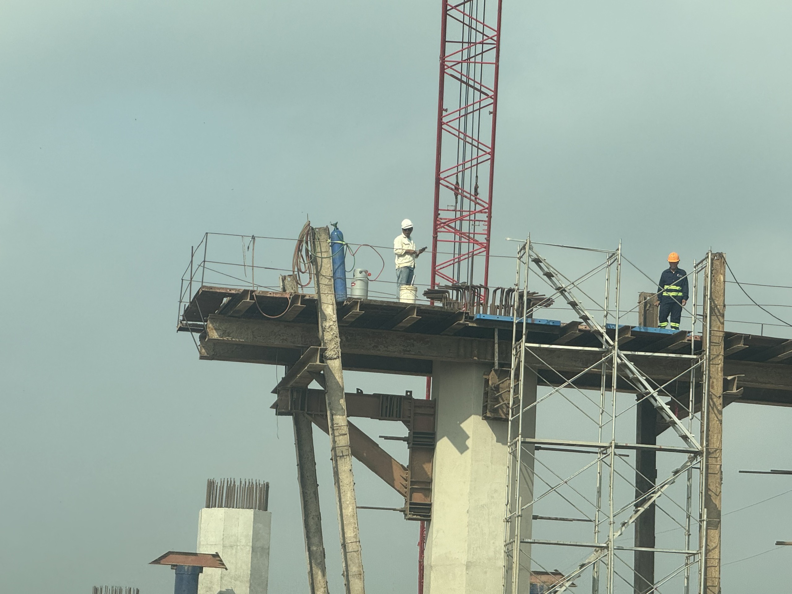 Ph&oacute; chủ tịch Quốc hội: Kh&ocirc;ng để c&aacute;c c&ocirc;ng tr&igrave;nh trọng điểm phải chờ mặt bằng- Ảnh 5.