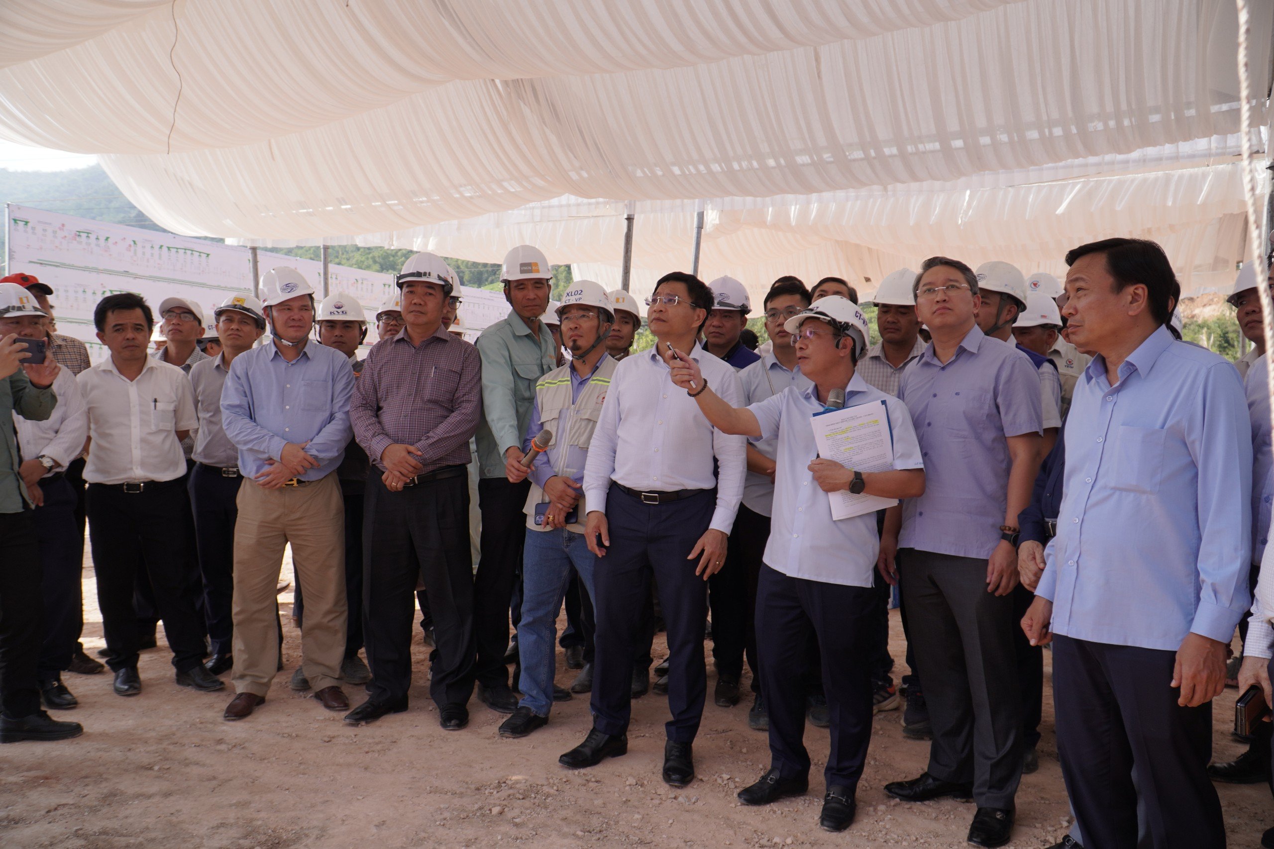 Bộ trưởng Nguyễn Văn Thắng: Ho&agrave;n th&agrave;nh nhanh cao tốc, rộng cửa cho địa phương ph&aacute;t triển- Ảnh 1.