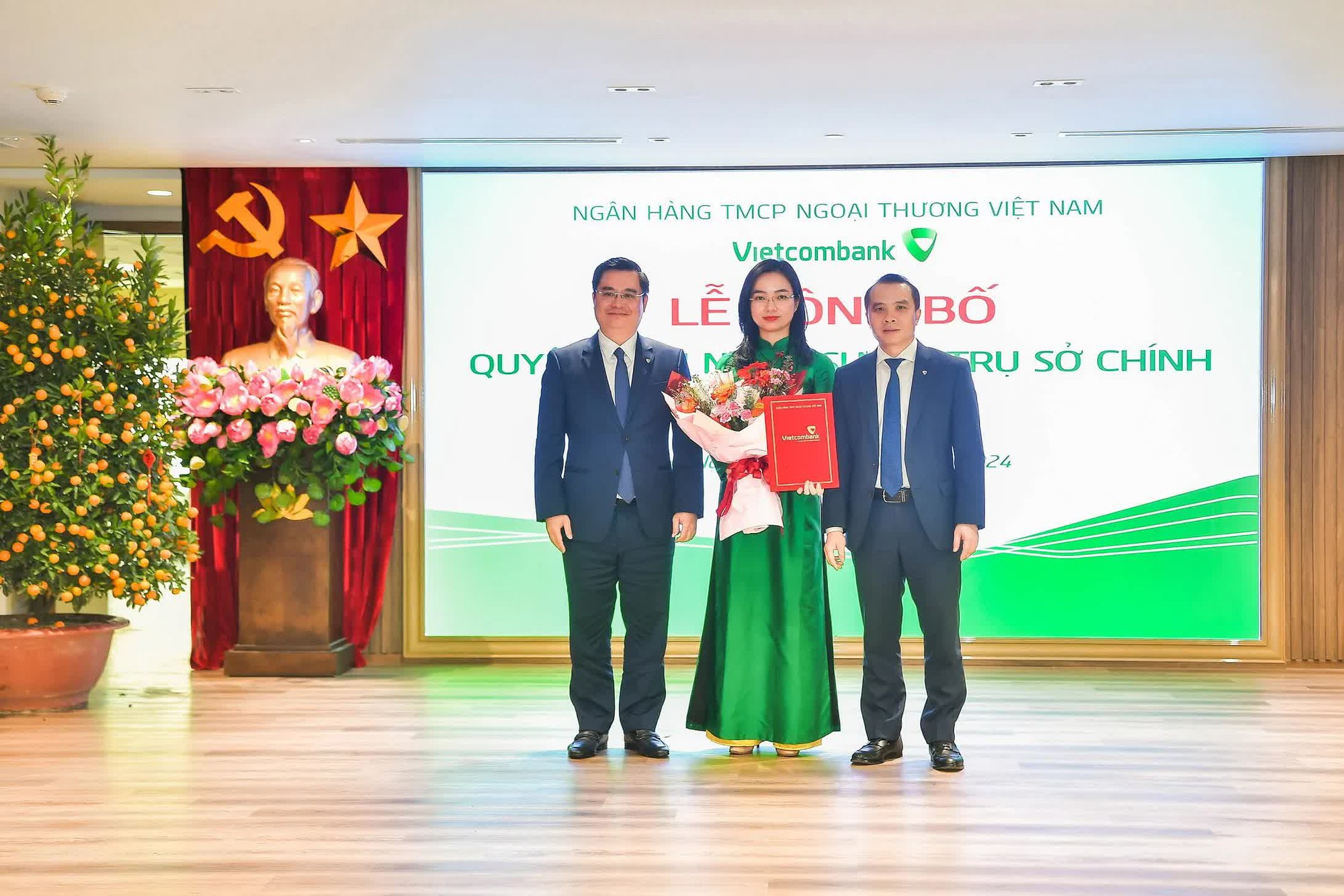 Vietcombank c&ocirc;ng bố c&aacute;c quyết định điều động v&agrave; bổ nhiệm nh&acirc;n sự l&atilde;nh đạo tại trụ sở ch&iacute;nh- Ảnh 3.