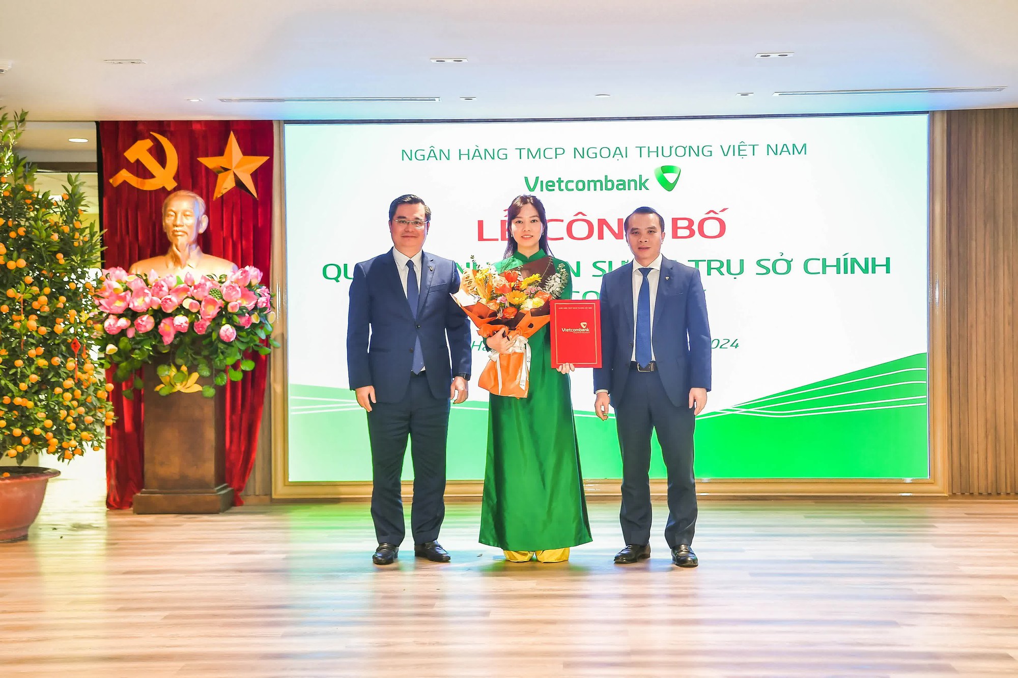 Vietcombank c&ocirc;ng bố c&aacute;c quyết định điều động v&agrave; bổ nhiệm nh&acirc;n sự l&atilde;nh đạo tại trụ sở ch&iacute;nh- Ảnh 4.