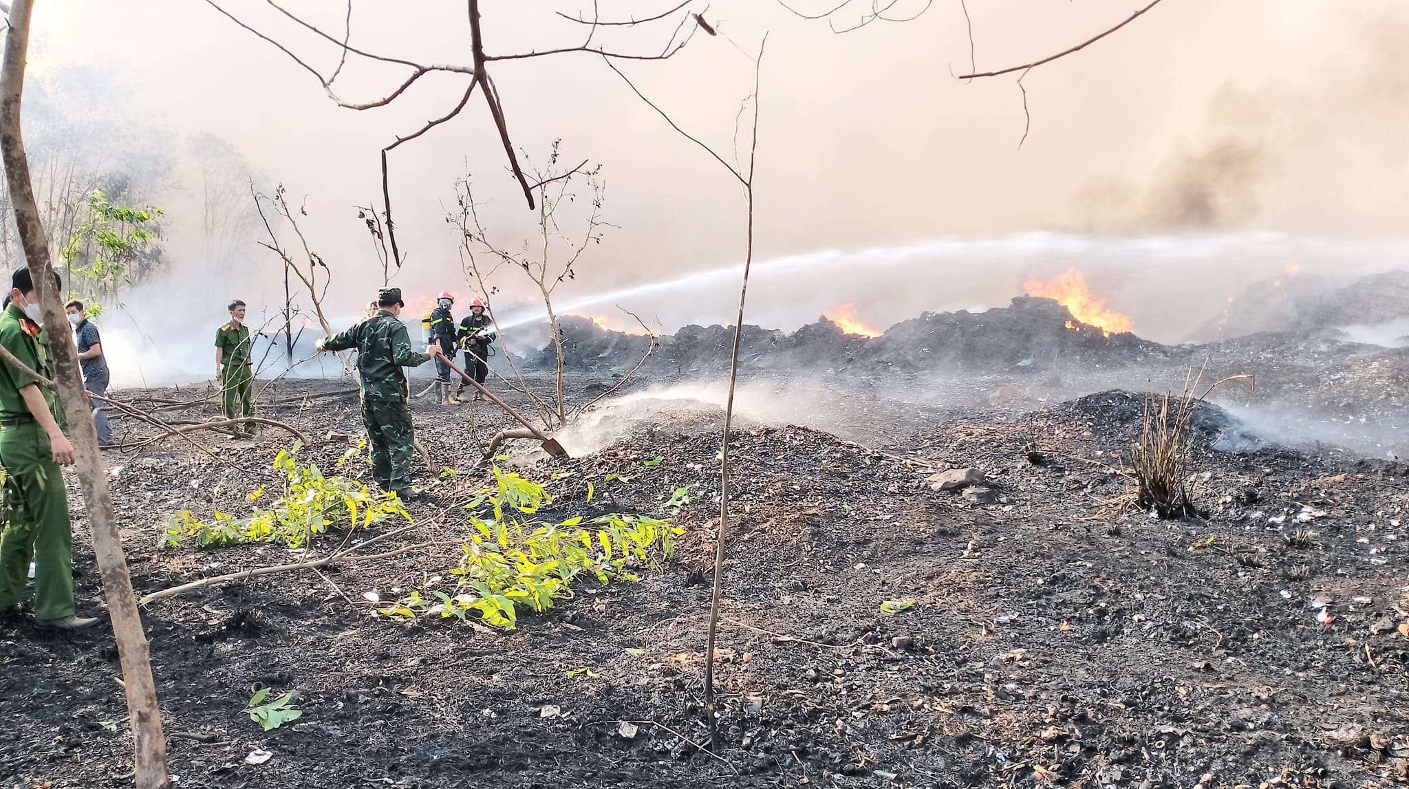 Gia Lai: Ch&aacute;y lớn tại nh&agrave; m&aacute;y r&aacute;c ở Chư S&ecirc;- Ảnh 1.