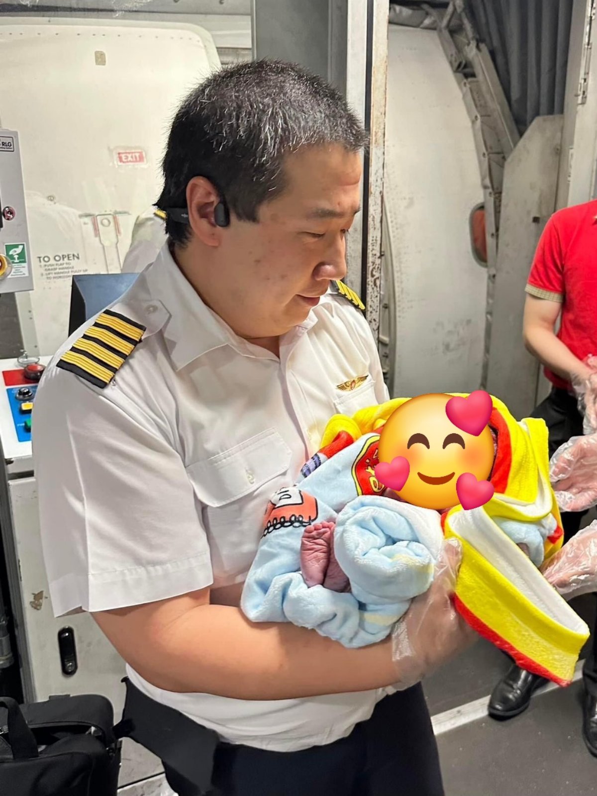 Em bé Sky được chào đón ngay giữa bầu trời- Ảnh 1. Em bé Sky được chào đón ngay giữa bầu trời- Ảnh 1.