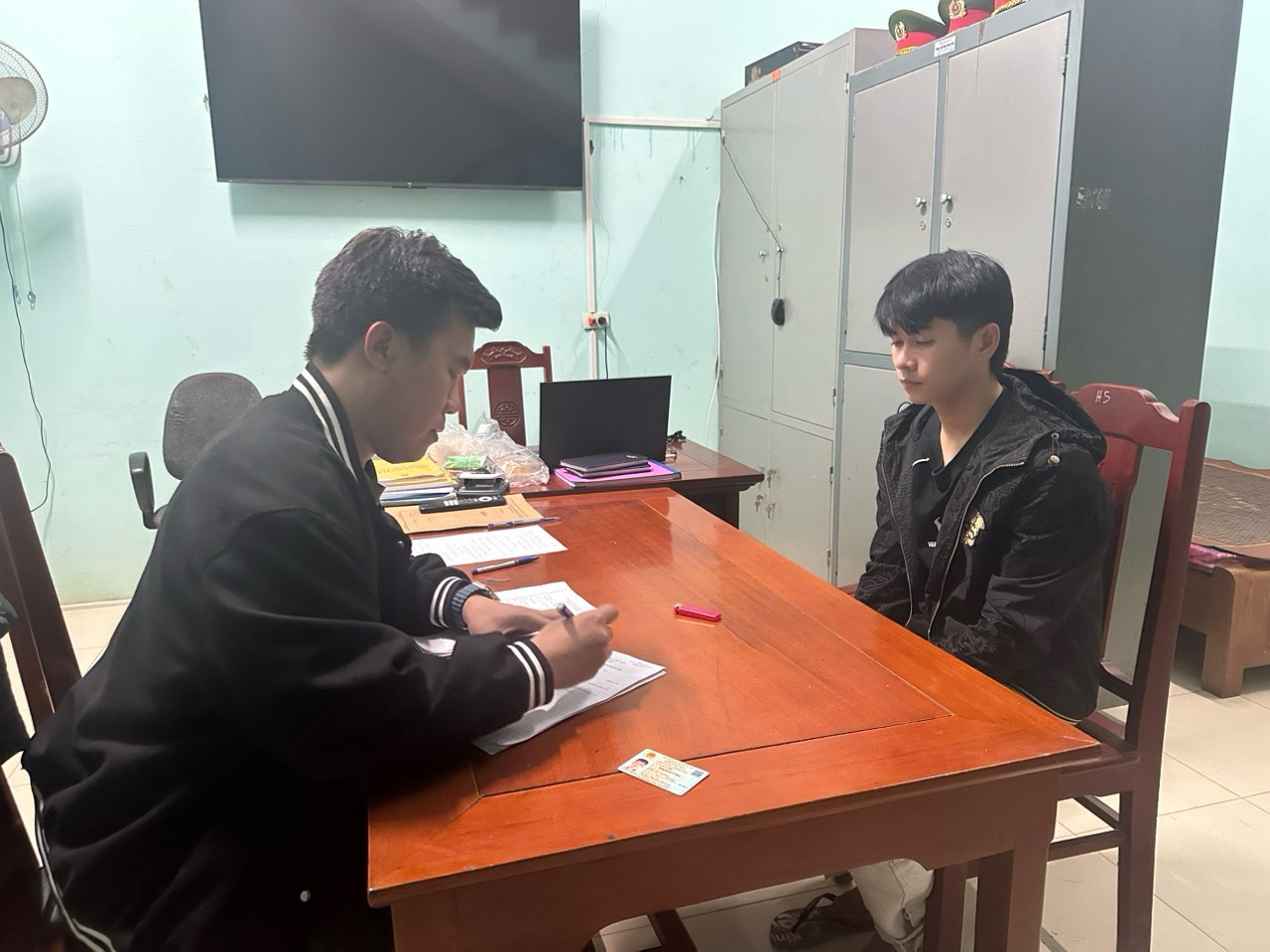 Nghi phạm đ&aacute;nh t&agrave;i xế taxi tử vong ở H&agrave; Nội khai g&igrave;?- Ảnh 1.