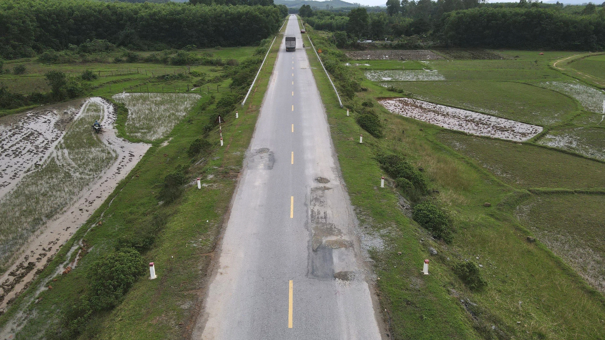 Đường ven biển H&agrave; Tĩnh xuống cấp: V&igrave; sao chưa được sửa chữa?- Ảnh 11.