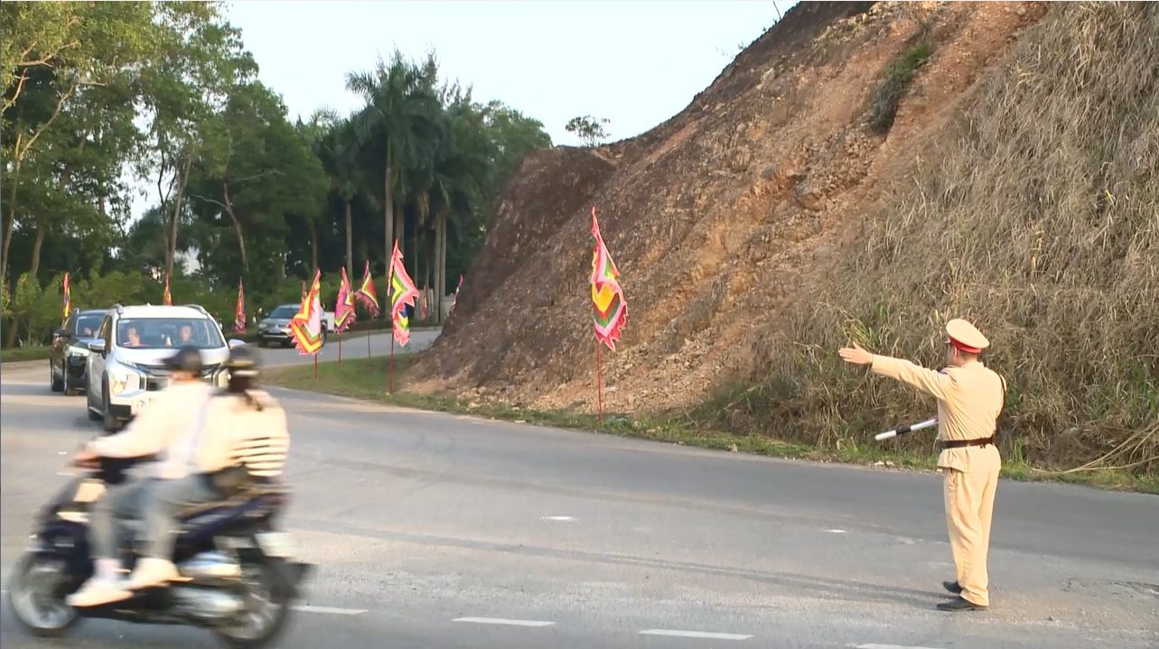 Quảng Ninh: Đảm bảo an to&agrave;n tr&ecirc;n c&aacute;c tuyến đường du xu&acirc;n- Ảnh 1.
