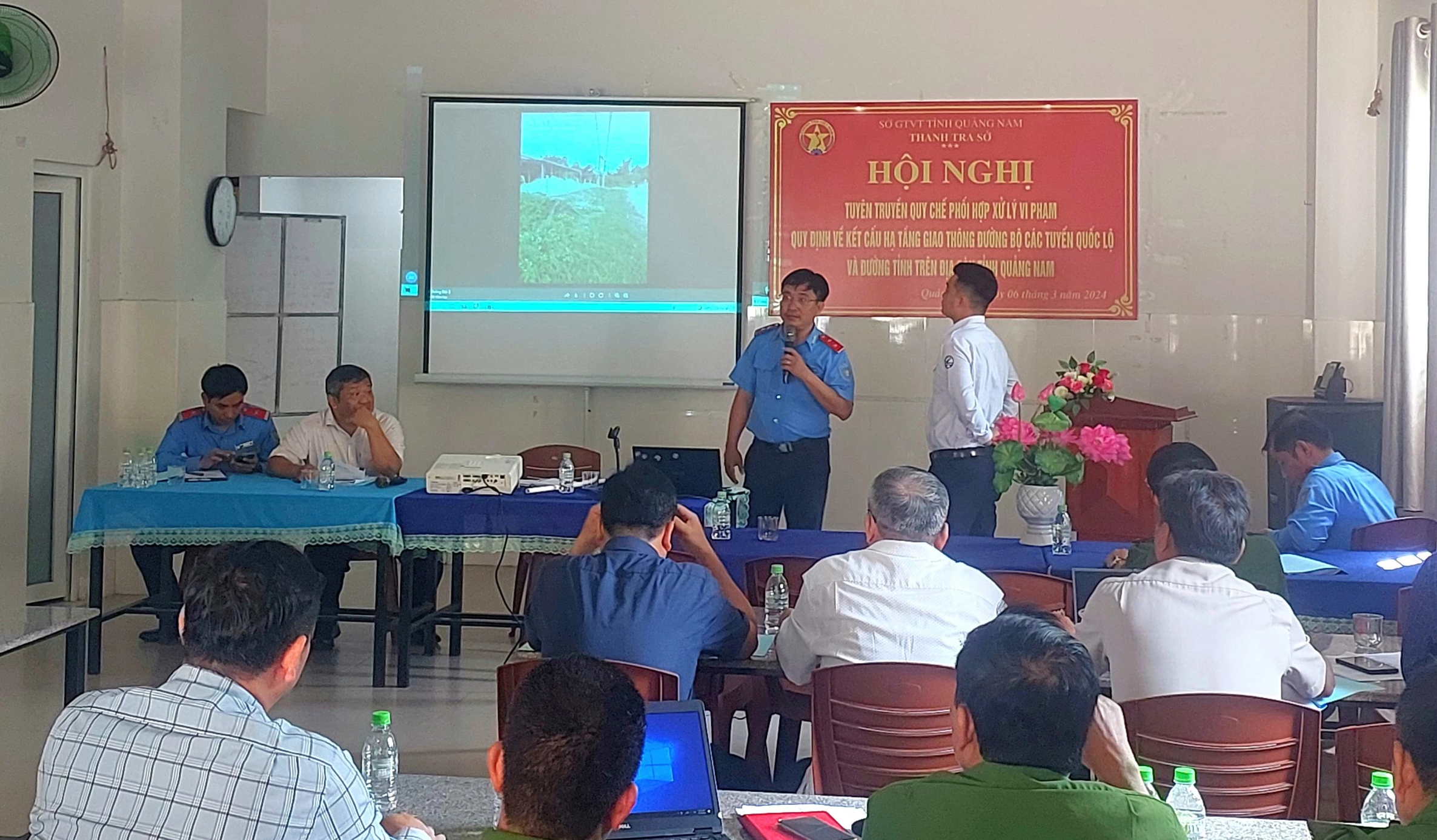 Quảng Nam: Tuy&ecirc;n truyền bảo vệ h&agrave;nh lang đường bộ cho trưởng th&ocirc;n- Ảnh 2.