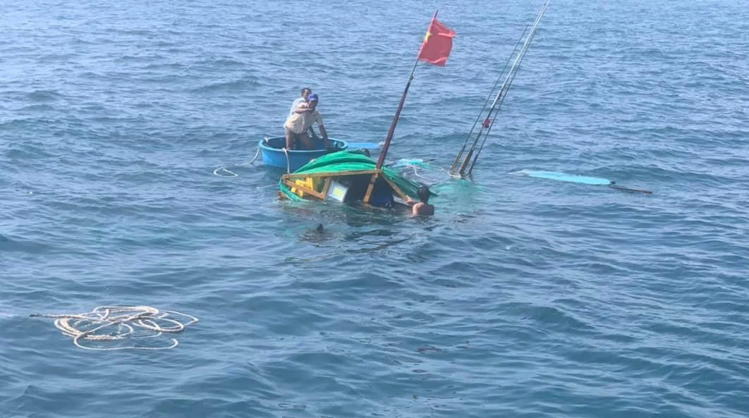 Ph&aacute;t hiện thi thể tr&ecirc;n biển nghi l&agrave; ngư d&acirc;n trong vụ ch&igrave;m t&agrave;u c&aacute;- Ảnh 1.