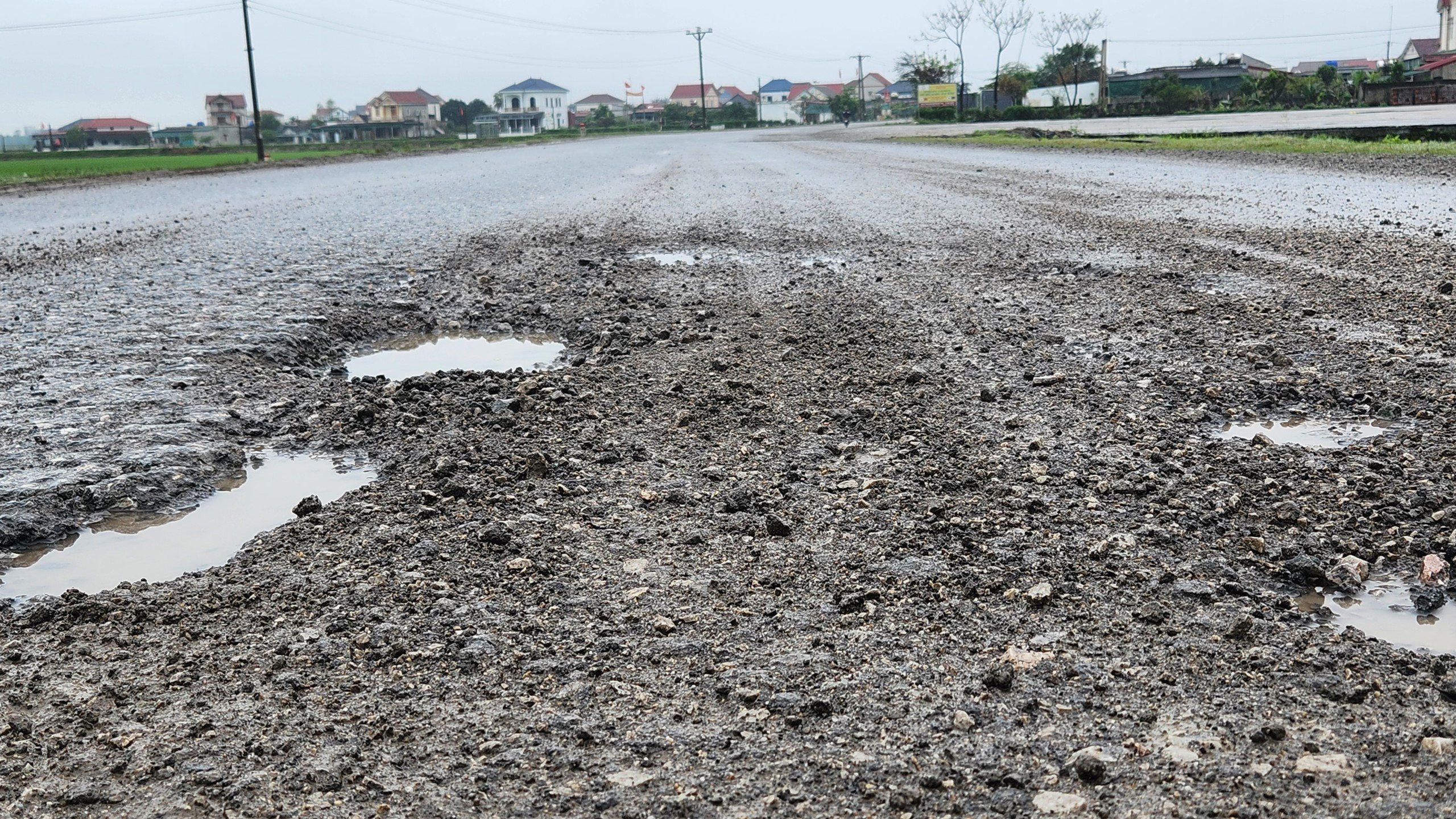 Đường ven biển H&agrave; Tĩnh xuống cấp: V&igrave; sao chưa được sửa chữa?- Ảnh 3.