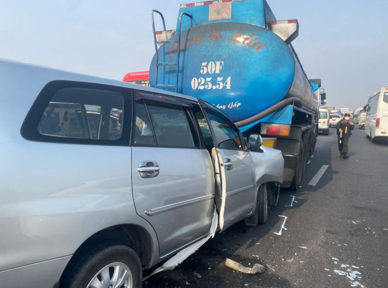 Hiện trường vụ tai nạn tr&ecirc;n cao tốc TP.HCM - Trung Lương.