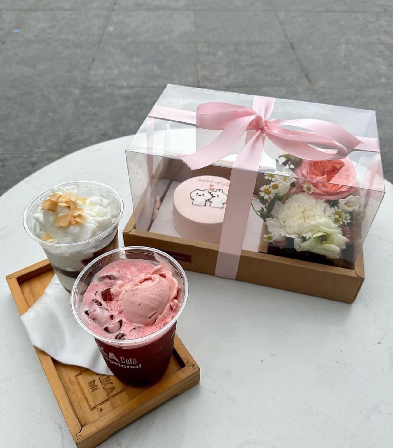 Hoa kết hợp b&aacute;nh kem, nến thơm h&uacute;t kh&aacute;ch dịp 8/3- Ảnh 5.