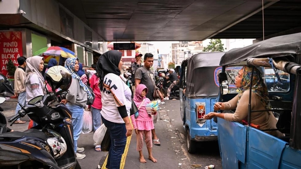 Mỗi ng&agrave;y chị chỉ kiếm được khoảng 150.000 rupiah (tương đương hơn 200.000 đồng). (Ảnh: AFP)