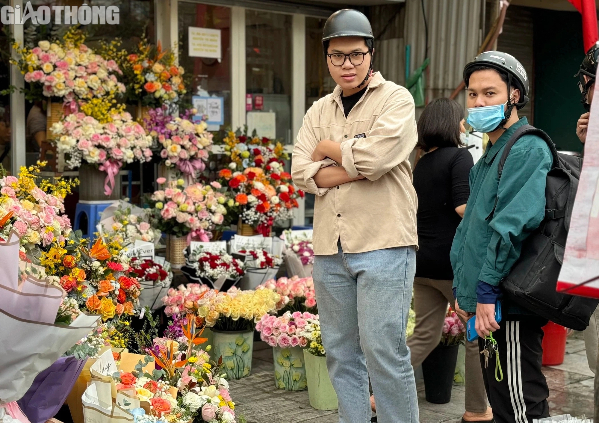Hoa tươi đắt kh&aacute;ch dịp 8/3, nhiều cửa h&agrave;ng ngừng nhận đơn online- Ảnh 8.