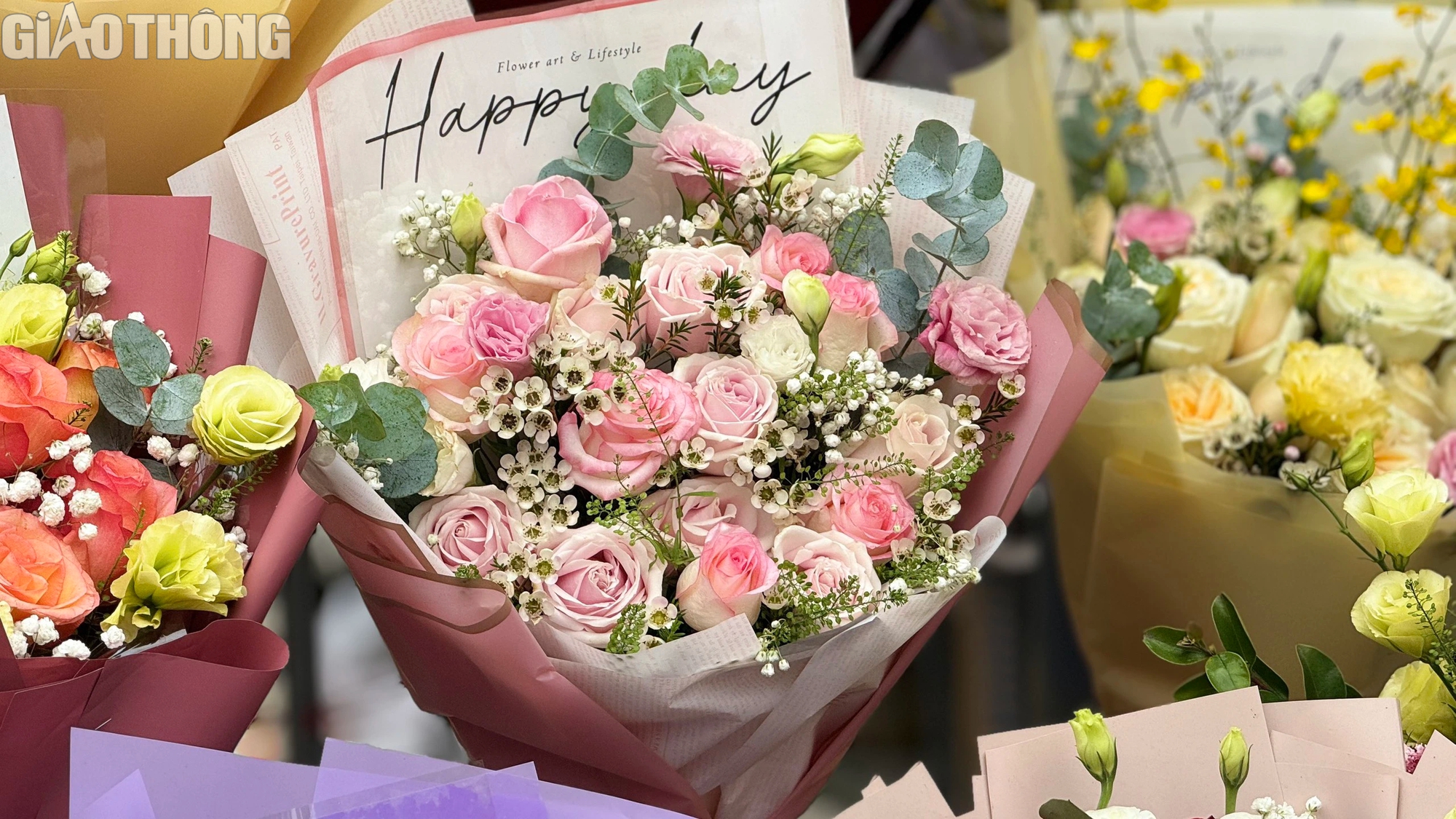 Hoa tươi đắt kh&aacute;ch dịp 8/3, nhiều cửa h&agrave;ng ngừng nhận đơn online- Ảnh 6.