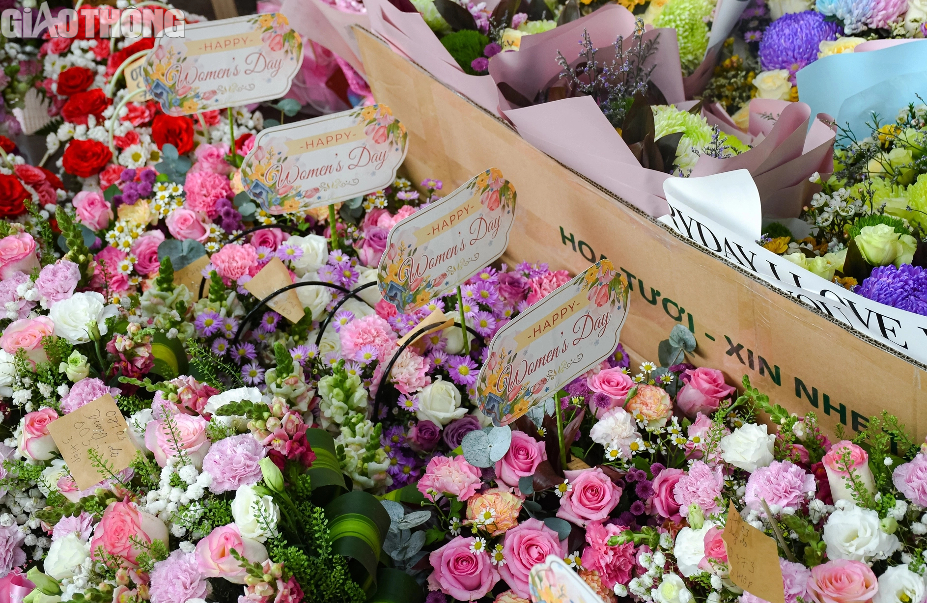 Hoa tươi đắt kh&aacute;ch dịp 8/3, nhiều cửa h&agrave;ng ngừng nhận đơn online- Ảnh 5.