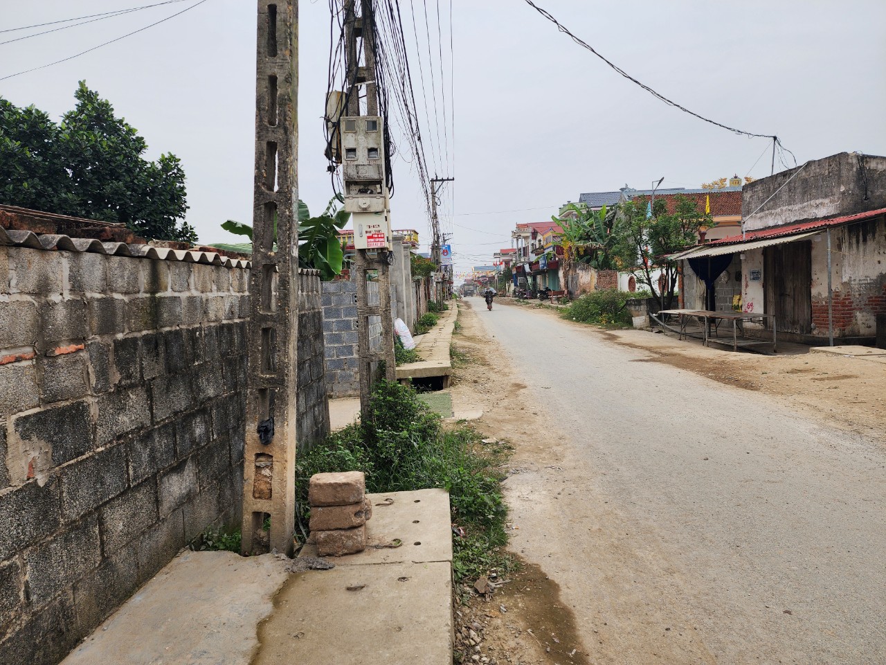 Thái Bình: Nhiều dự án giao thông chậm tiến độ do cột điện- Ảnh 1. Thái Bình: Nhiều dự án giao thông chậm tiến độ do cột điện- Ảnh 1.