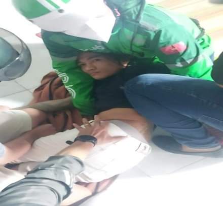 Nghi can Ti&ecirc;n bị Cảnh s&aacute;t h&igrave;nh sự bắt giữ trong sự ngỡ ng&agrave;ng.