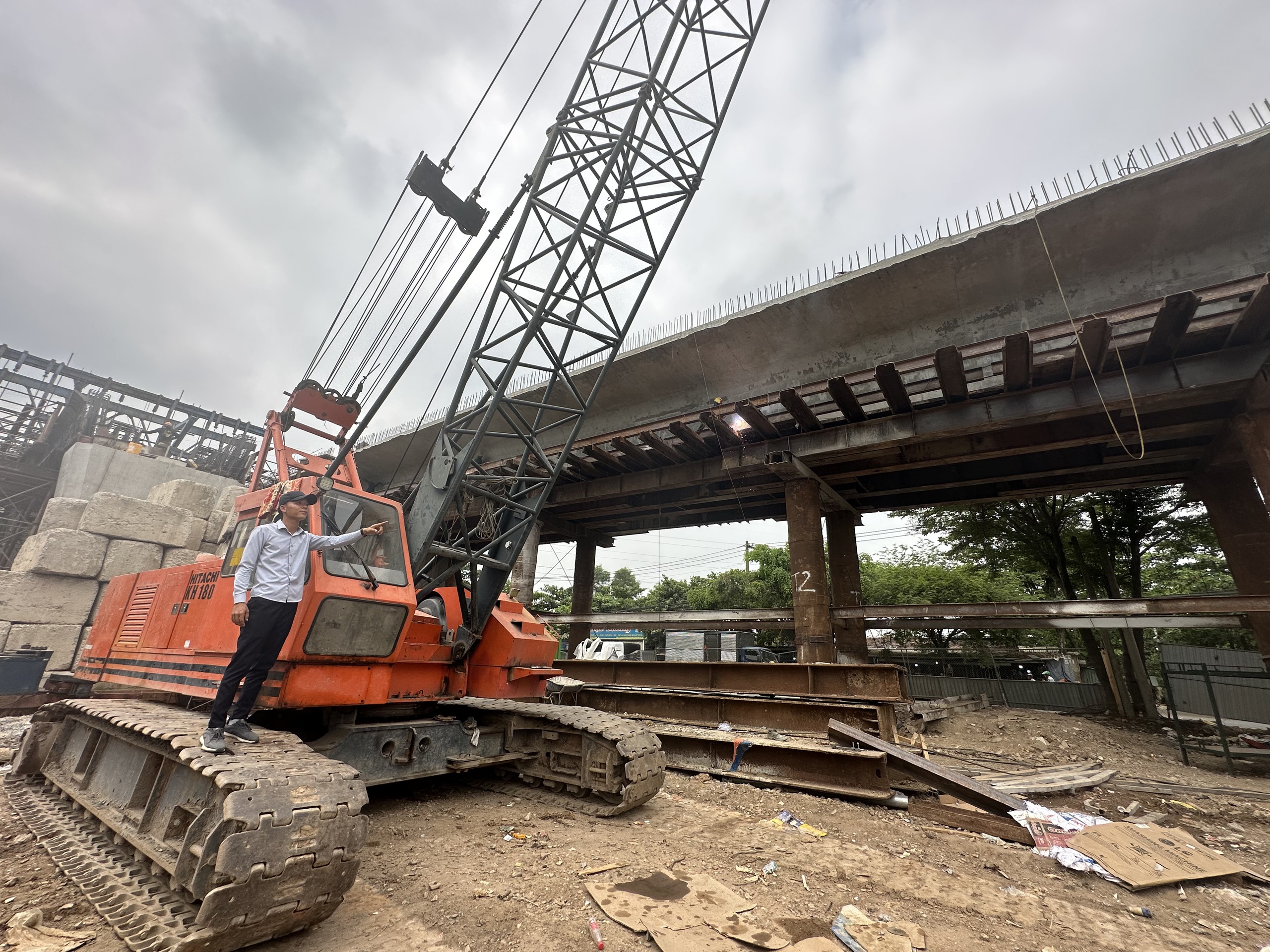 TP.HCM: Cầu Nam Lý hoàn thành cuối tháng 9 sau 5 năm thi công ì ạch- Ảnh 3. TP.HCM: Cầu Nam Lý hoàn thành cuối tháng 9 sau 5 năm thi công ì ạch- Ảnh 3.