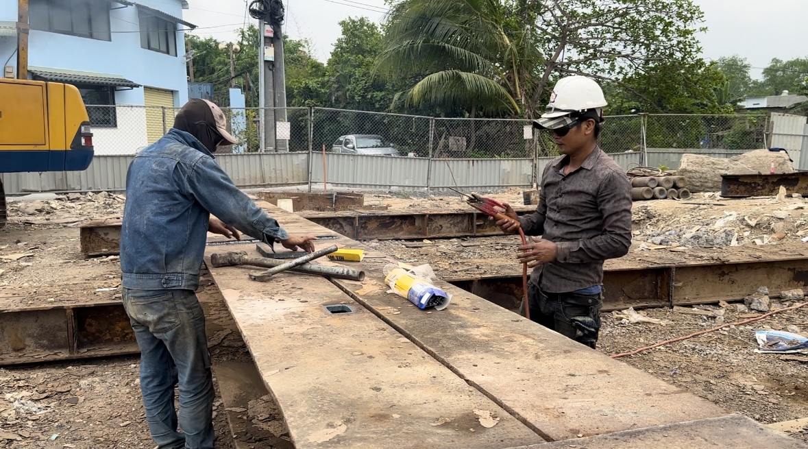 TP.HCM: Cầu Nam Lý hoàn thành cuối tháng 9 sau 5 năm thi công ì ạch- Ảnh 8. TP.HCM: Cầu Nam Lý hoàn thành cuối tháng 9 sau 5 năm thi công ì ạch- Ảnh 8.