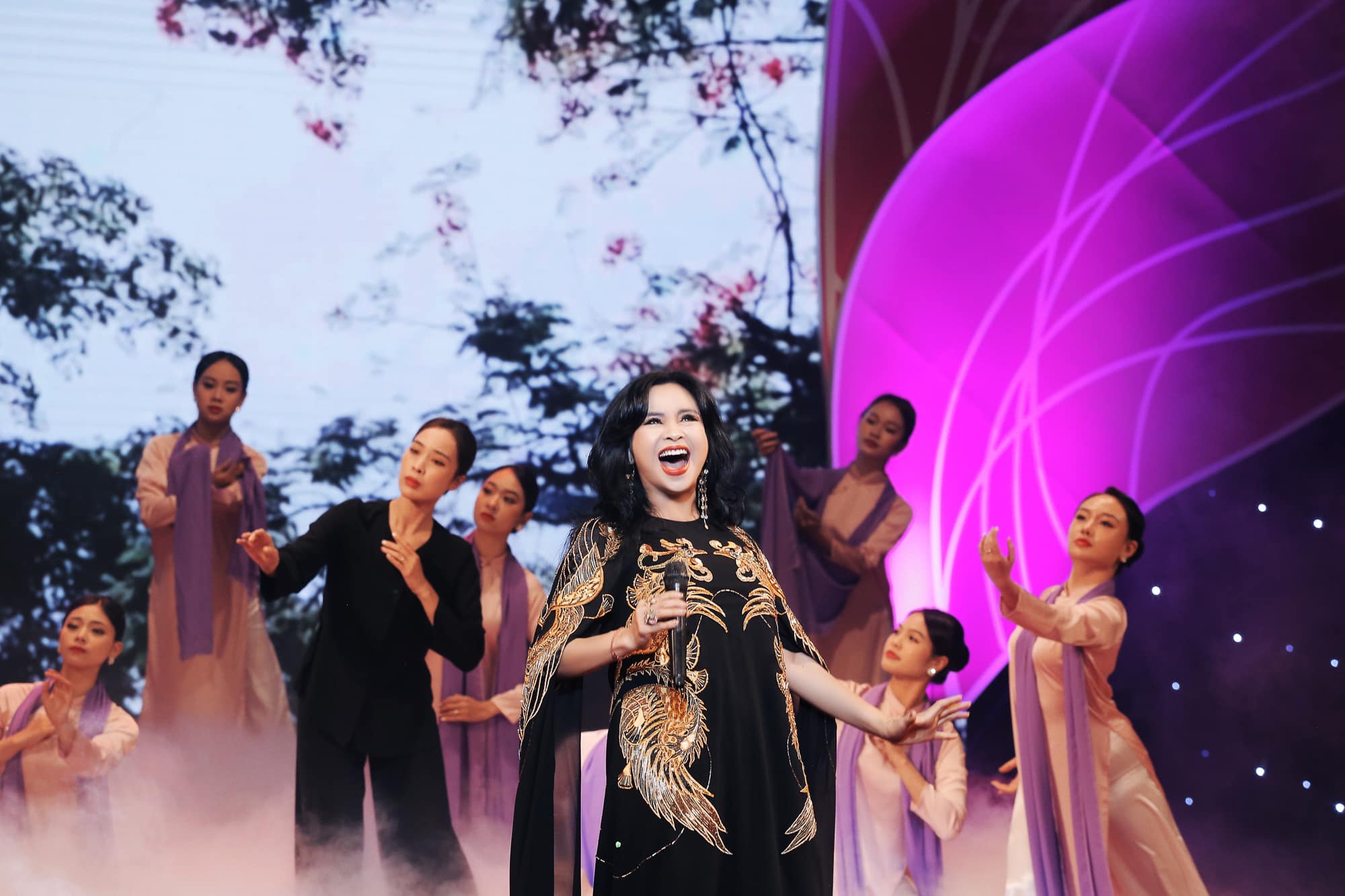 NSND Thanh Lam: T&ocirc;i sẽ mang qu&agrave; l&agrave; danh hiệu NSND tặng chồng sắp cưới- Ảnh 6.