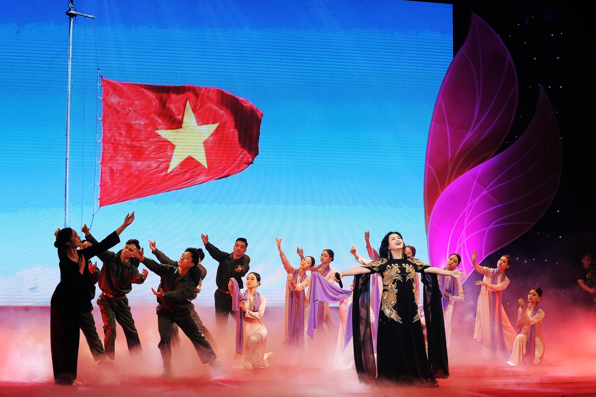 NSND Thanh Lam: T&ocirc;i sẽ mang qu&agrave; l&agrave; danh hiệu NSND tặng chồng sắp cưới- Ảnh 5.