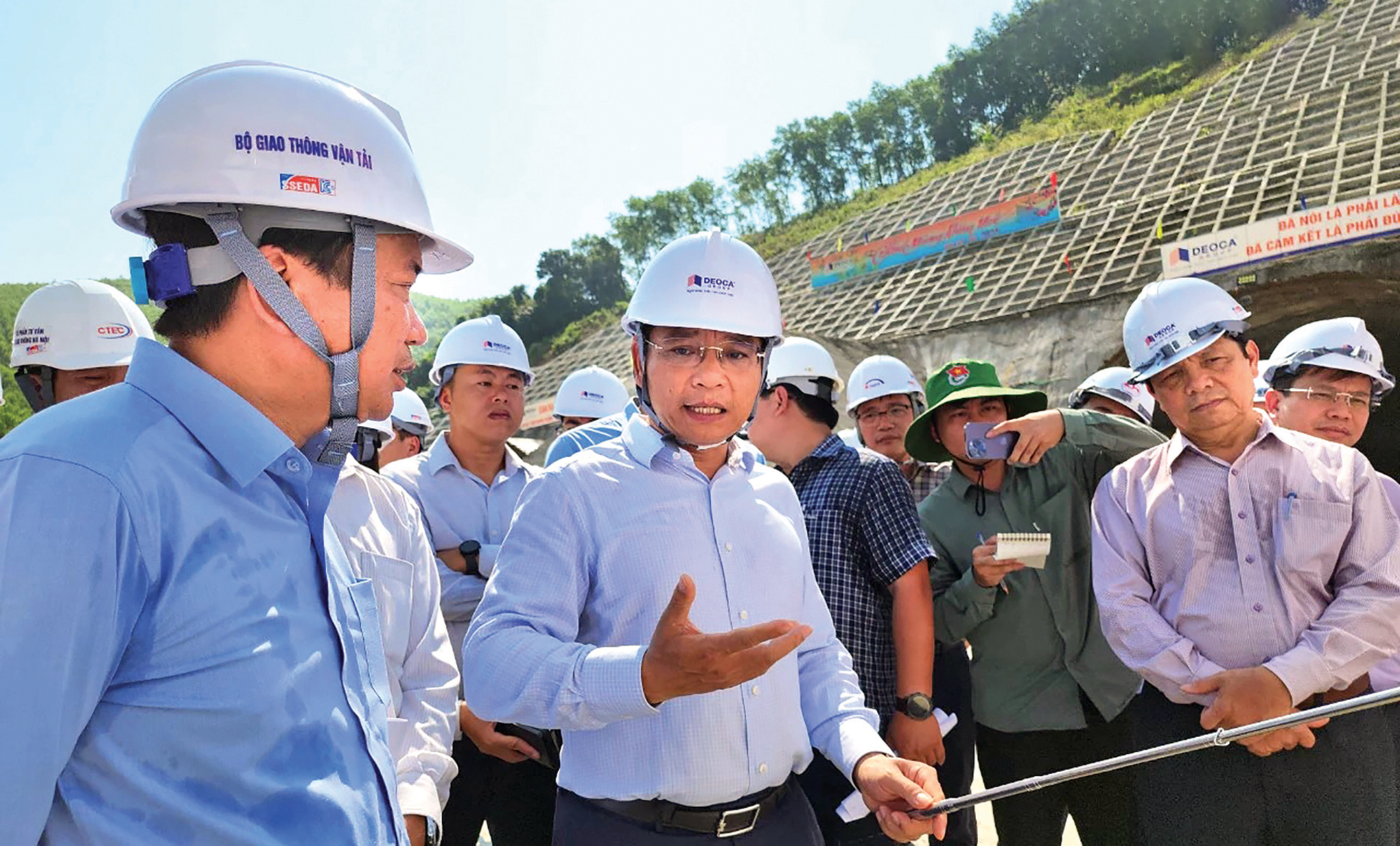 Chuyến kiểm tra thực địa và 3 thông điệp của Bộ trưởng- Ảnh 1. Chuyến kiểm tra thực địa và 3 thông điệp của Bộ trưởng- Ảnh 1.