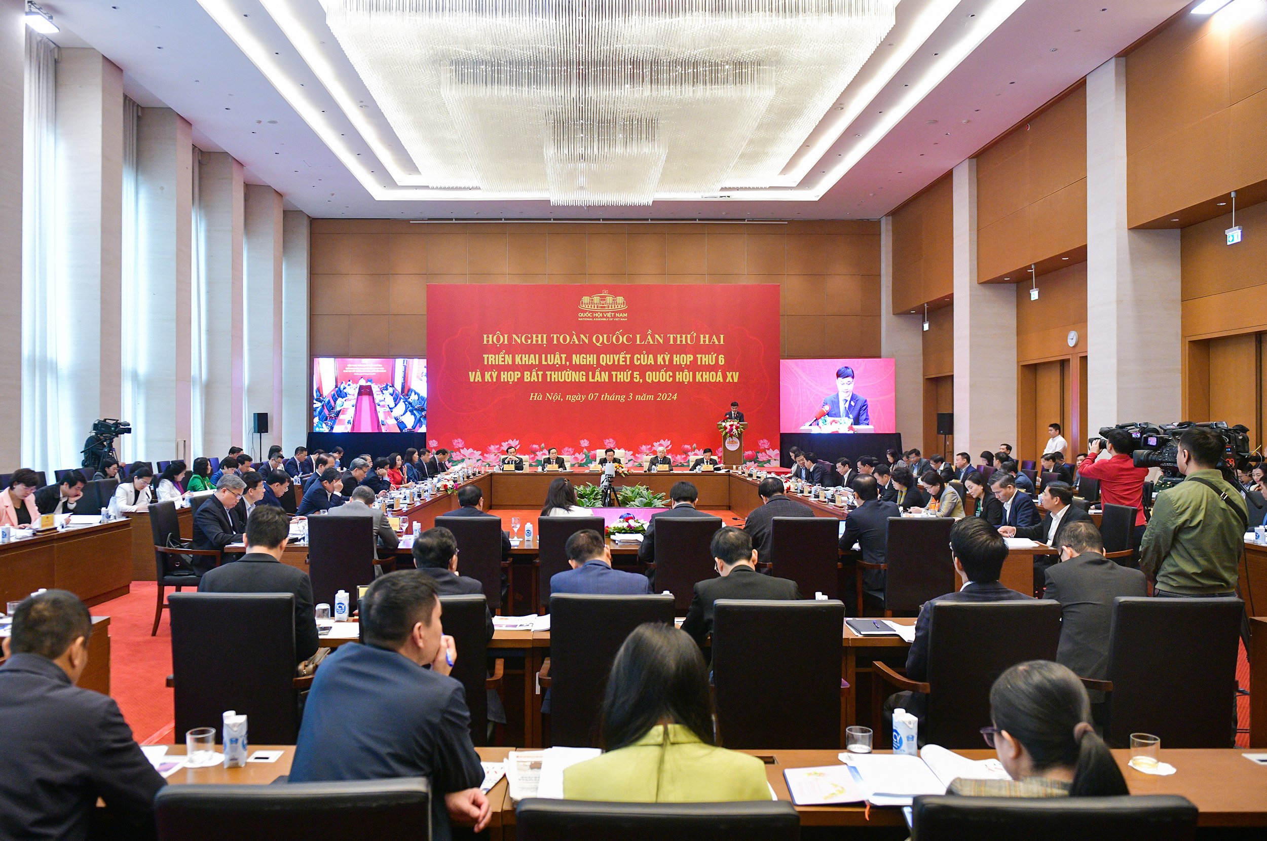 Ph&oacute; chủ tịch Quốc hội: Kh&ocirc;ng để ph&aacute;t sinh giấy ph&eacute;p con trong thi h&agrave;nh ph&aacute;p luật- Ảnh 2.