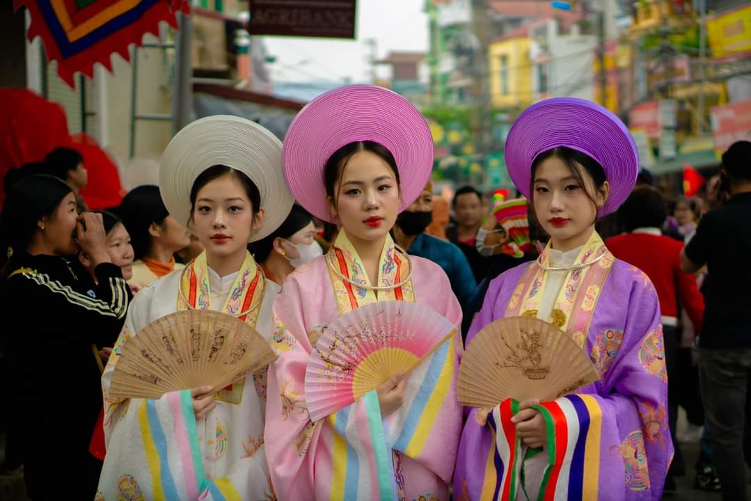 Vì sao hết tháng Giêng, lễ hội đền Kỳ Cùng - Tả Phủ ở Lạng Sơn vẫn chật kín khách?- Ảnh 5. Vì sao hết tháng Giêng, lễ hội đền Kỳ Cùng - Tả Phủ ở Lạng Sơn vẫn chật kín khách?- Ảnh 5.