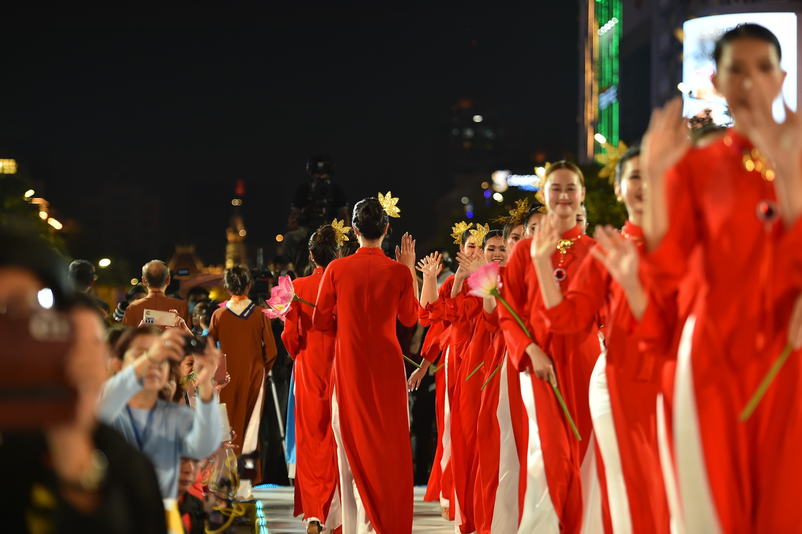 Duy&ecirc;n d&aacute;ng đ&ecirc;m khai mạc lễ hội &Aacute;o d&agrave;i TP.HCM lần thứ 10- Ảnh 9.