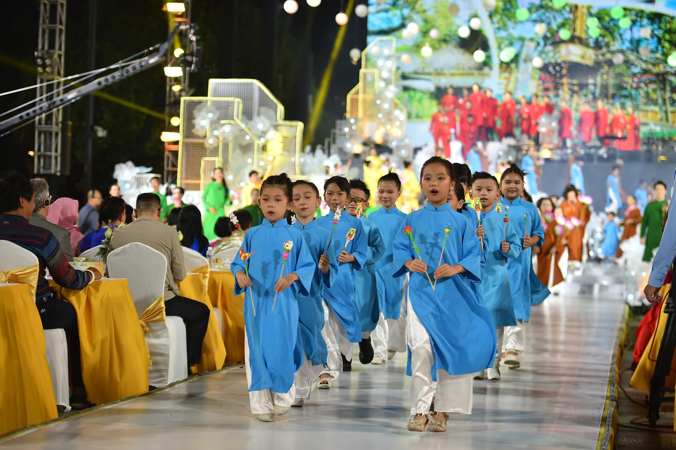 Duy&ecirc;n d&aacute;ng đ&ecirc;m khai mạc lễ hội &Aacute;o d&agrave;i TP.HCM lần thứ 10- Ảnh 6.