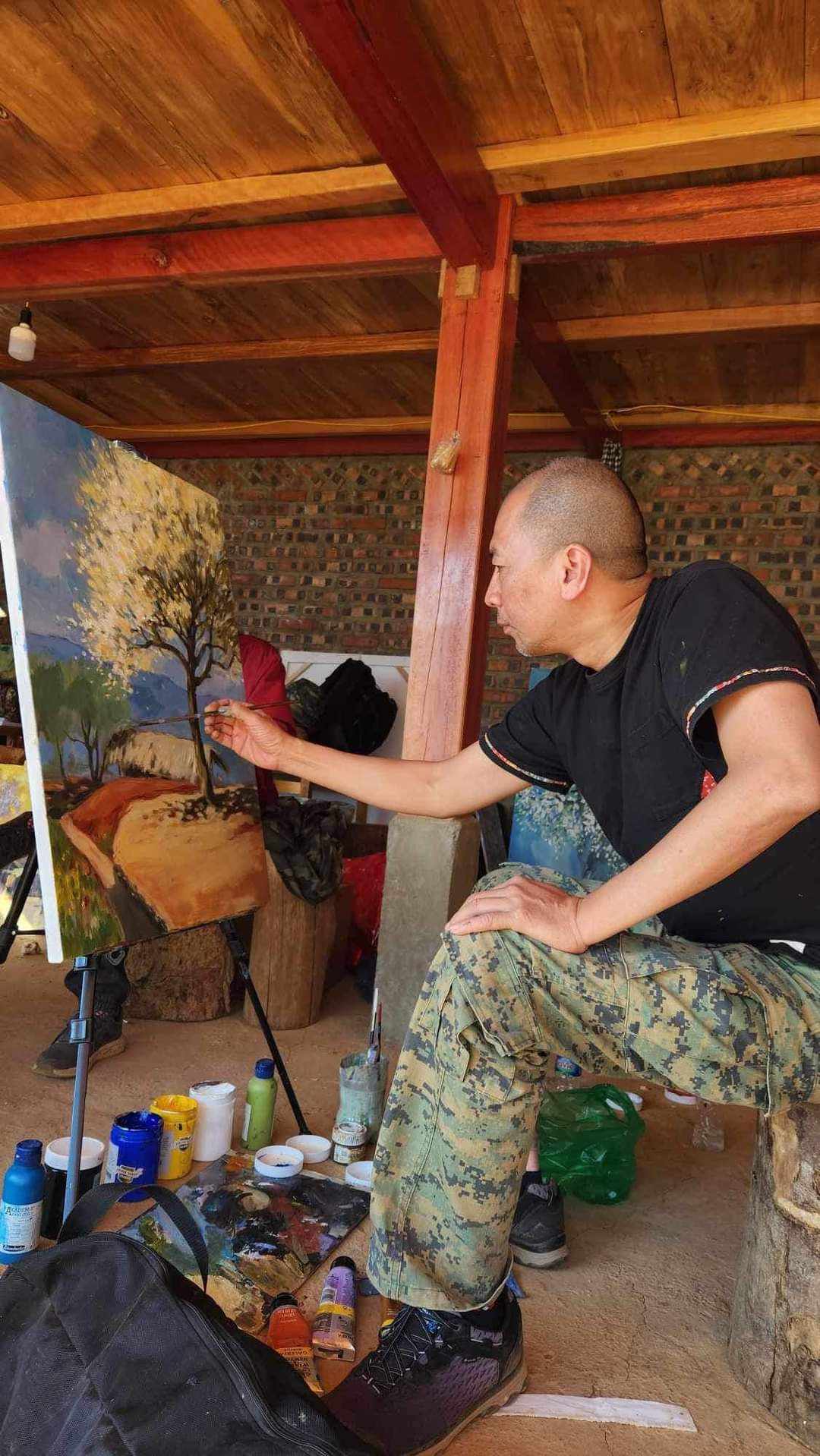 30 họa sỹ lạc tr&ocirc;i dưới rừng sơn tra ở Ngọc Chiến, Mường La- Ảnh 7.