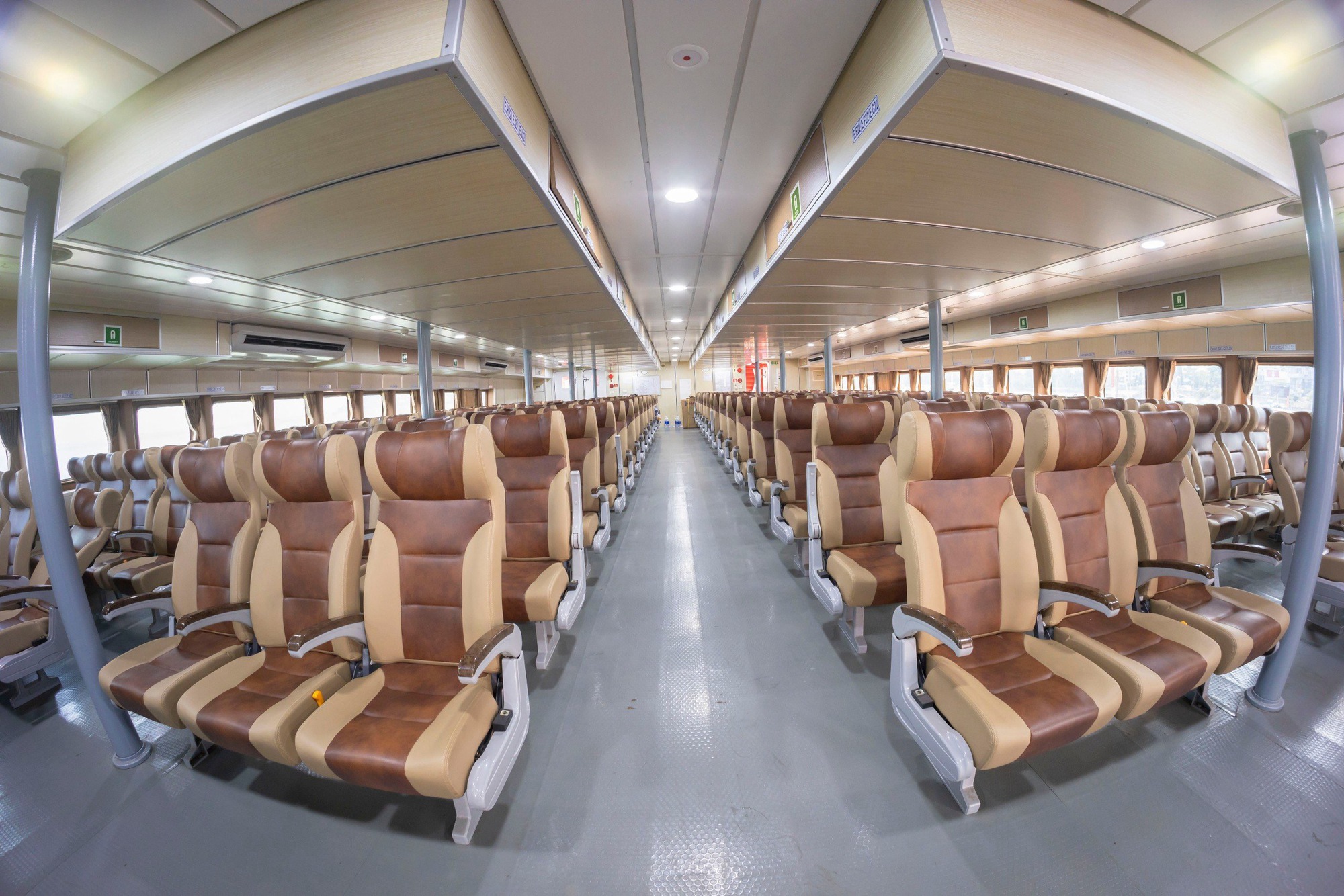 Từ 9/3, t&agrave;u cao tốc chở hơn 1.000 kh&aacute;ch từ Vũng T&agrave;u đi C&ocirc;n Đảo chỉ mất 3 tiếng- Ảnh 2.