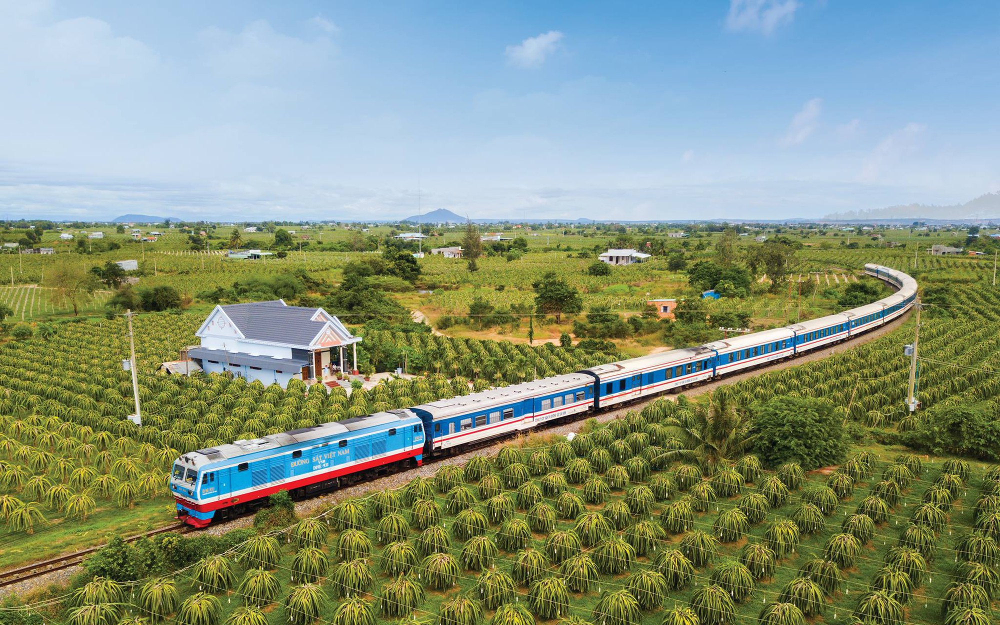 Chạy tàu du lịch Huế - Đà Nẵng từ 26/3- Ảnh 2. Khách đi tàu hỏa dịp sinh nhật được giảm giá vé