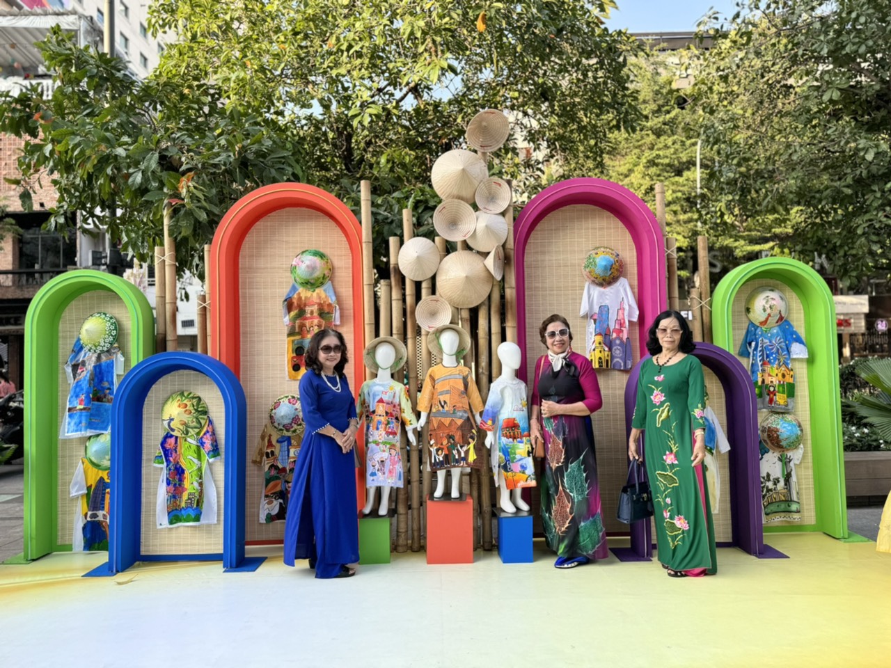 Hơn 5.000 người tham gia đồng diễn truyền cảm hứng th&ocirc;ng điệp 