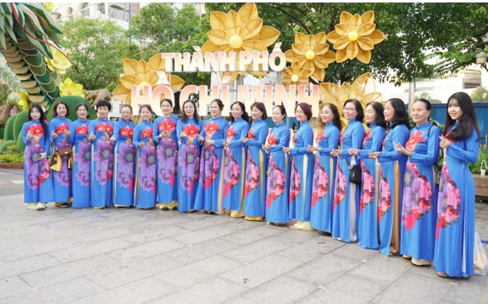 Hơn 5.000 người tham gia đồng diễn truyền cảm hứng th&ocirc;ng điệp 