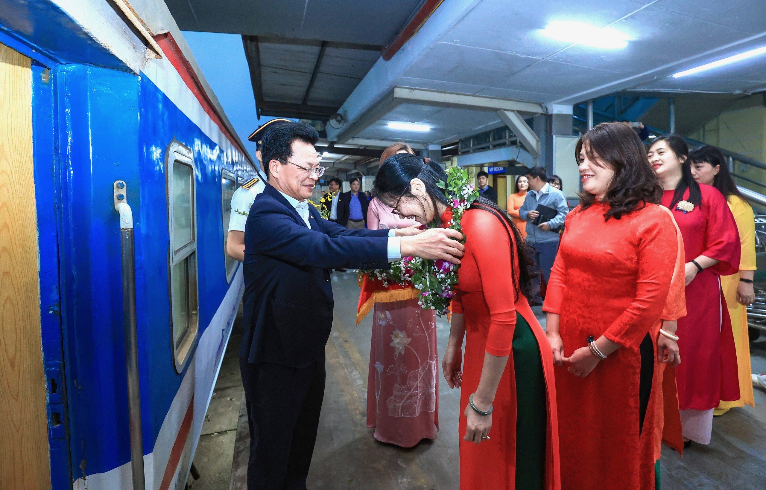 Cận cảnh t&agrave;u hỏa 