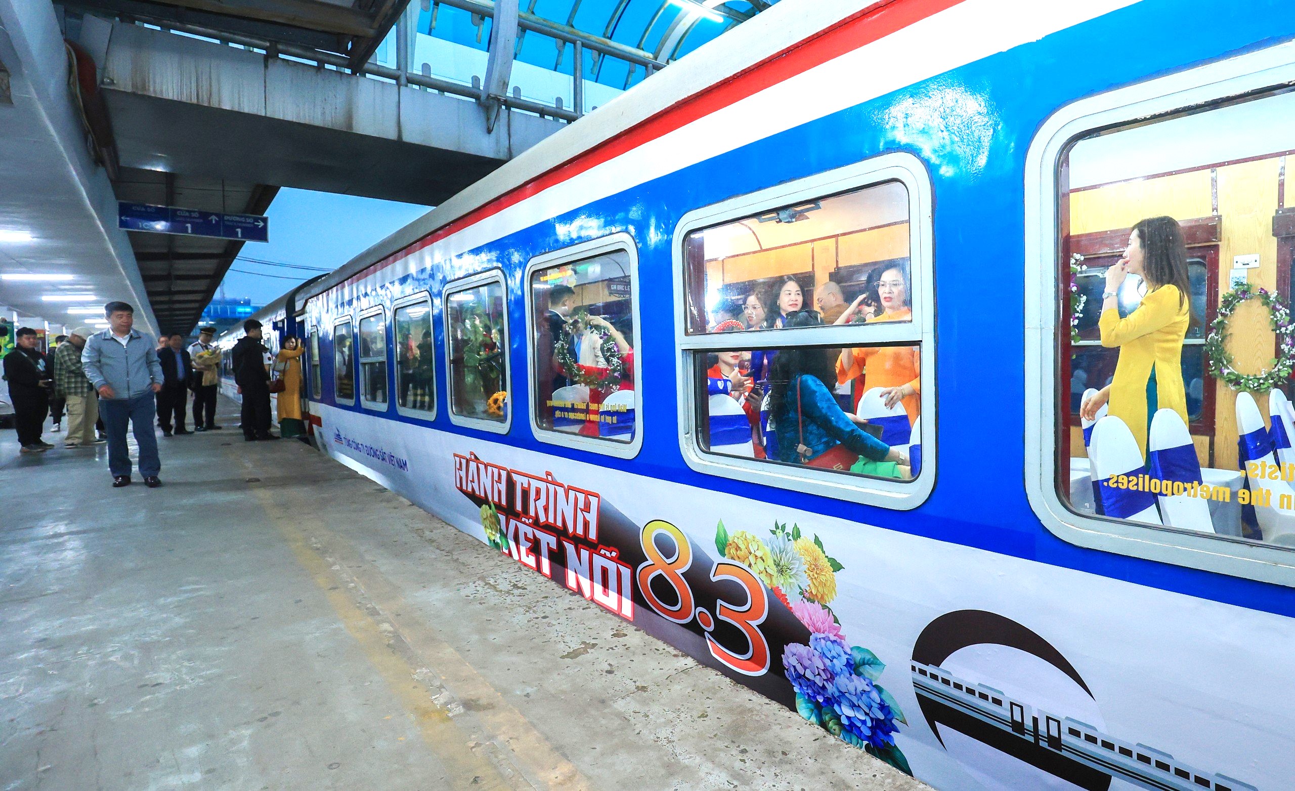 Cận cảnh t&agrave;u hỏa 