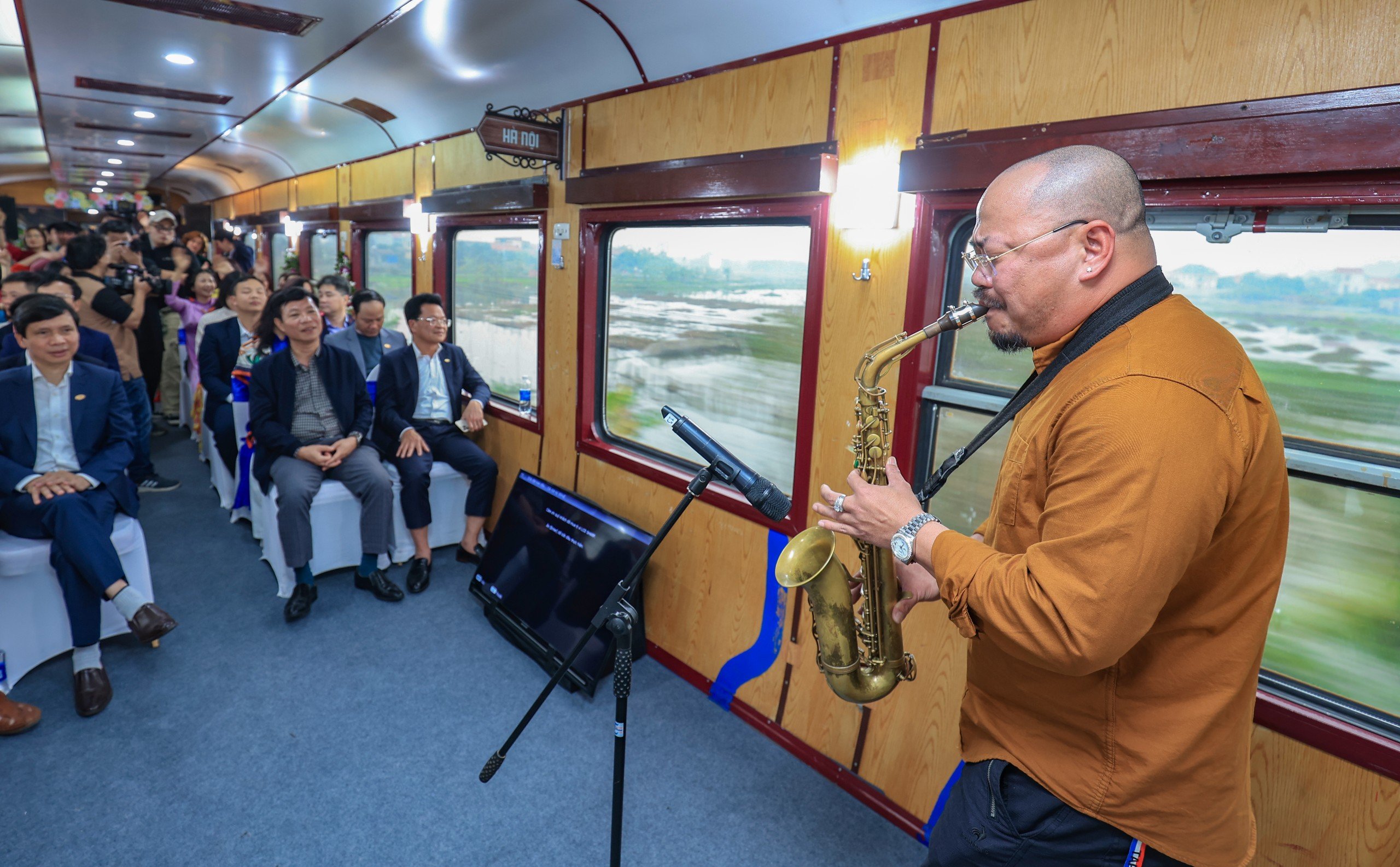 Cận cảnh t&agrave;u hỏa 