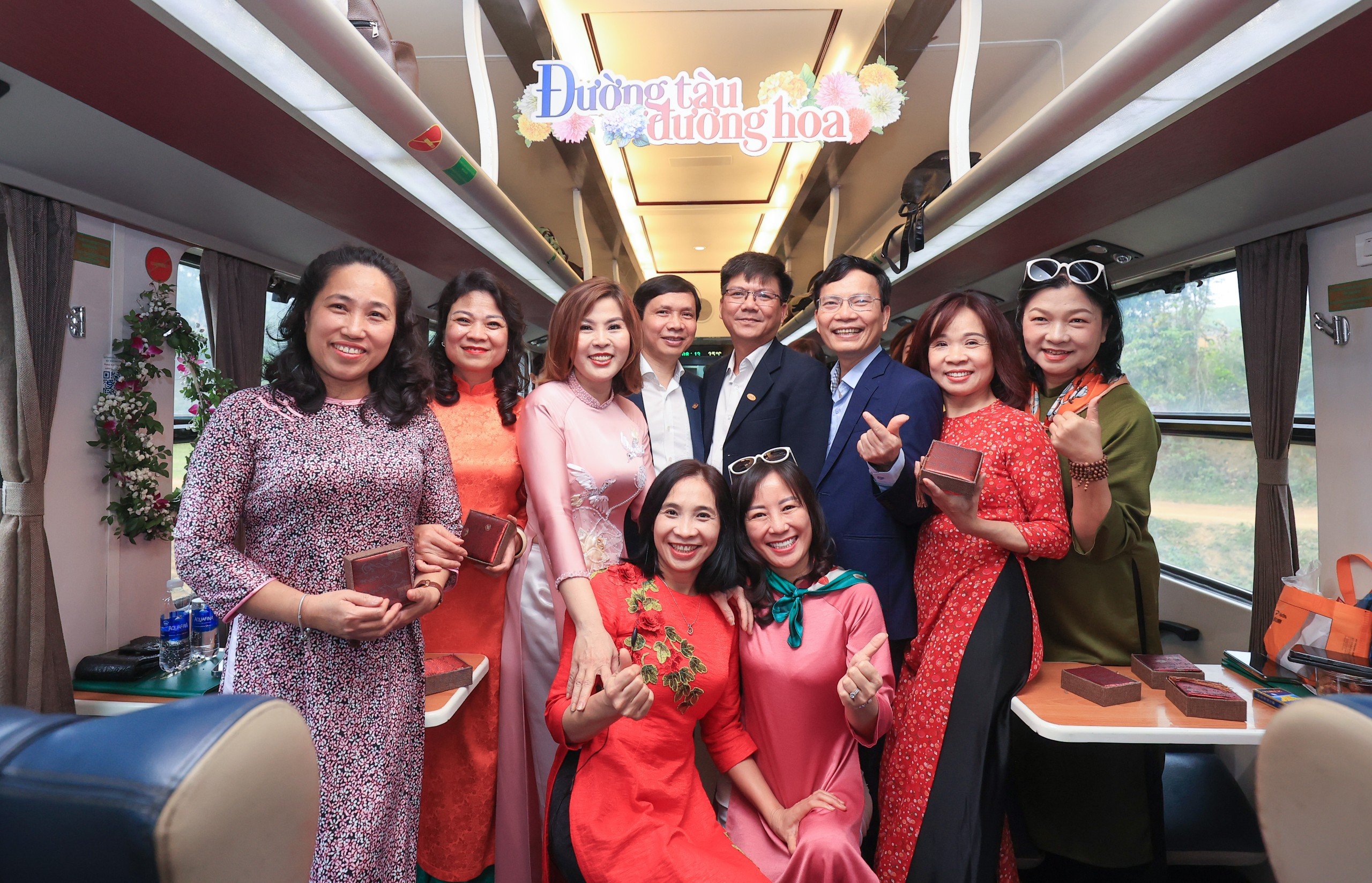Cận cảnh t&agrave;u hỏa 