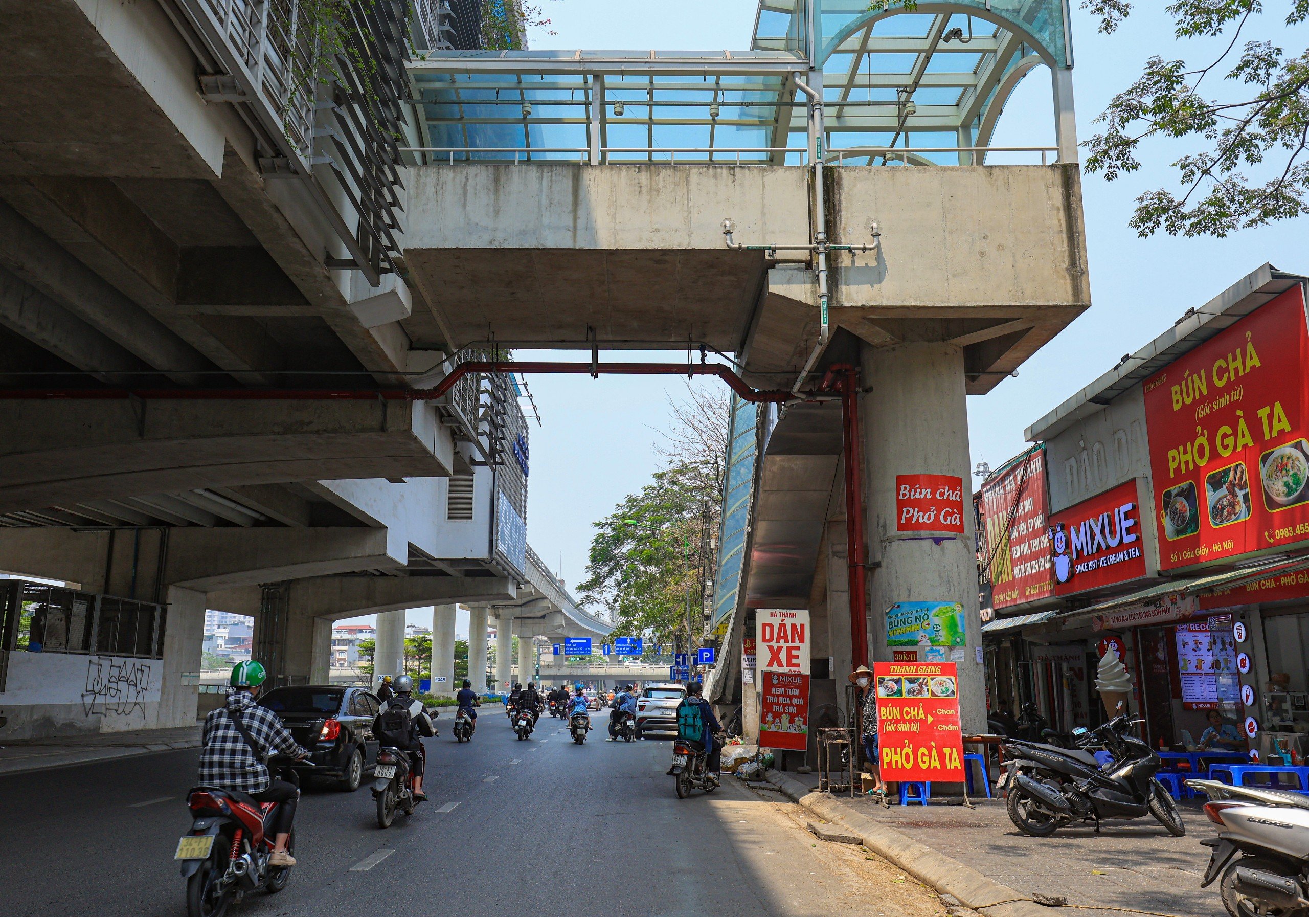 Ngập rác thải tại các nhà ga dọc tuyến metro Nhổn - ga Hà Nội- Ảnh 15. Ngập rác thải tại các nhà ga dọc tuyến metro Nhổn - ga Hà Nội- Ảnh 15.