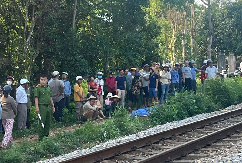 Vụ TNGT khiến người đ&agrave;n &ocirc;ng đi xe m&aacute;y tử vong tại chỗ.