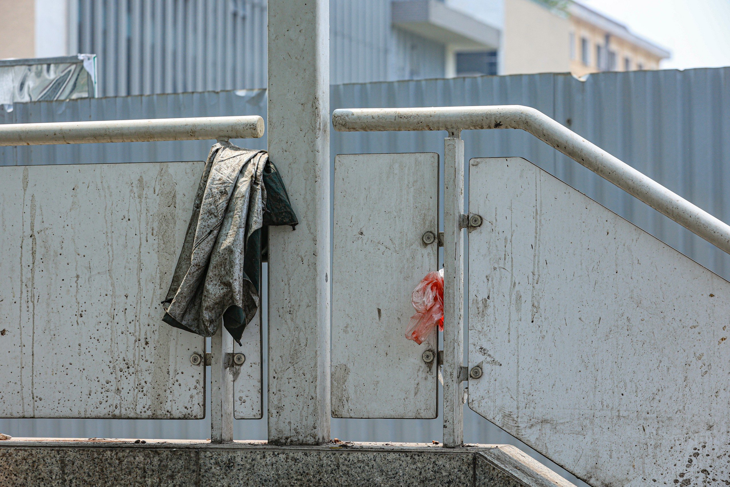 Ngập r&aacute;c thải tại c&aacute;c nh&agrave; ga dọc tuyến metro Nhổn - ga H&agrave; Nội- Ảnh 4.