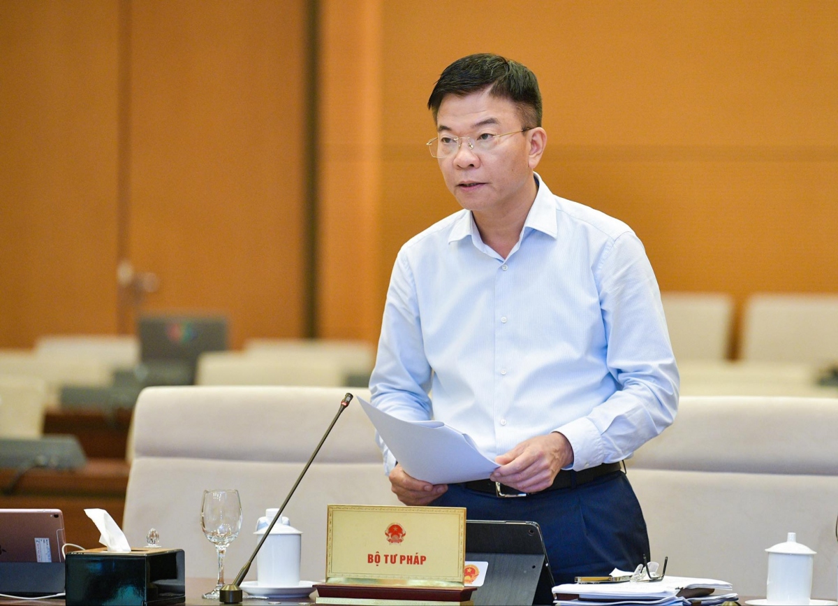 C&ocirc;ng chứng vi&ecirc;n c&oacute; n&ecirc;n h&agrave;nh nghề đến 70 tuổi?- Ảnh 1.