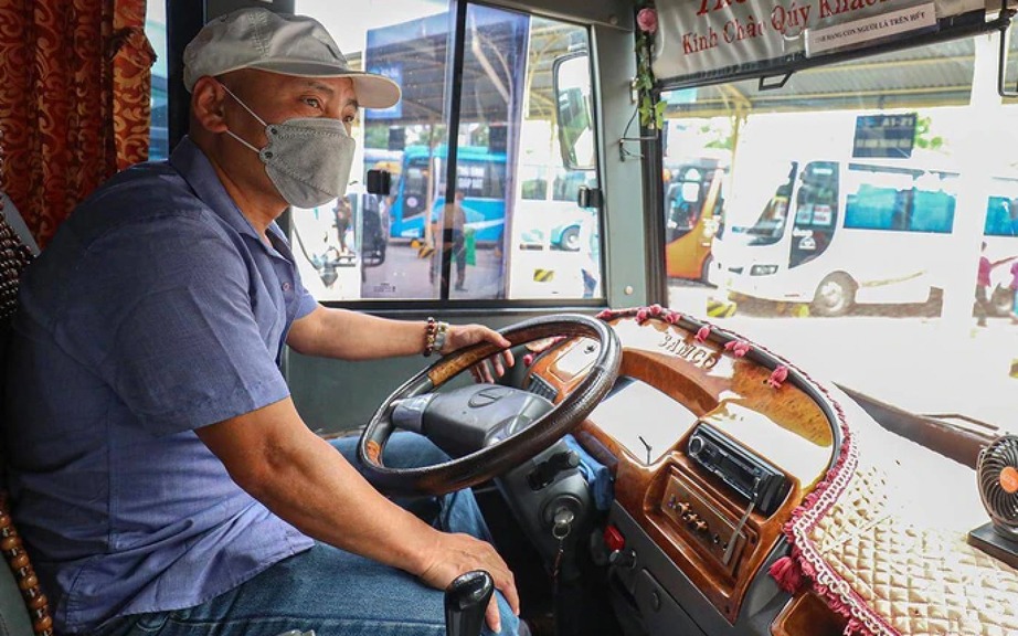 Bộ C&ocirc;ng an đề xuất quy định mới với t&agrave;i xế xe kh&aacute;ch v&agrave; &ocirc; t&ocirc; chở học sinh- Ảnh 1.